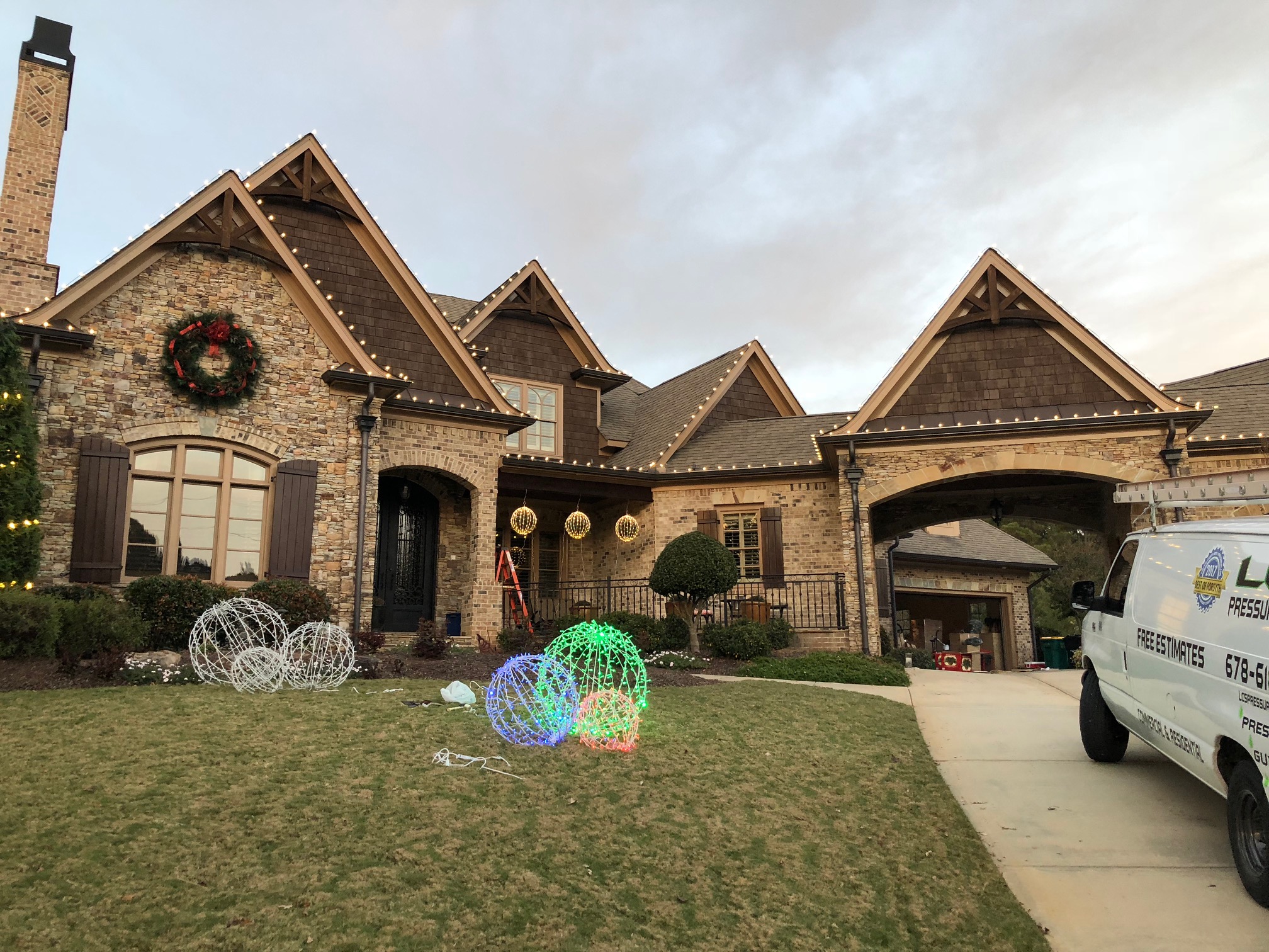 Holiday lighting installation
