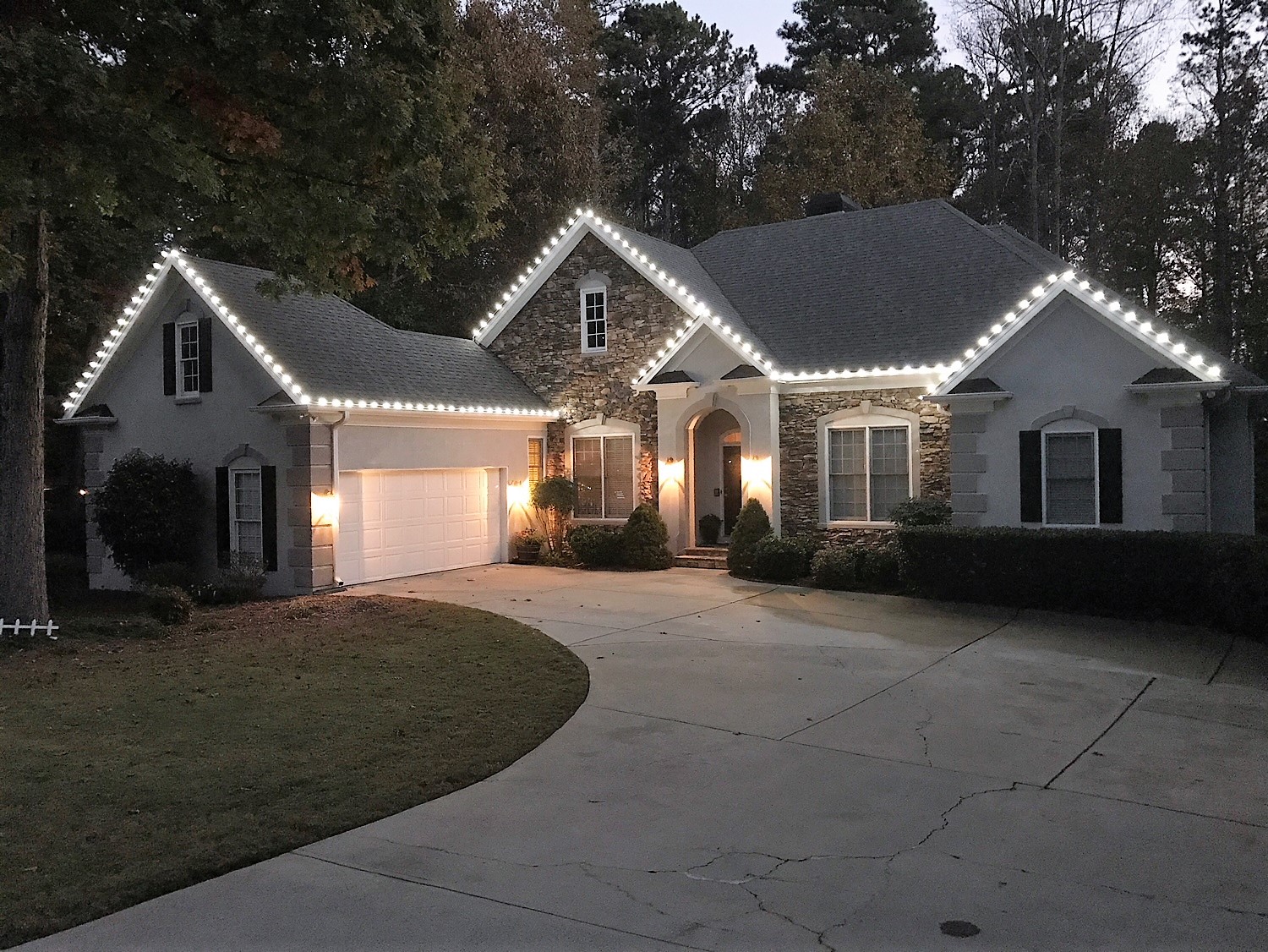 Holiday lighting installation
