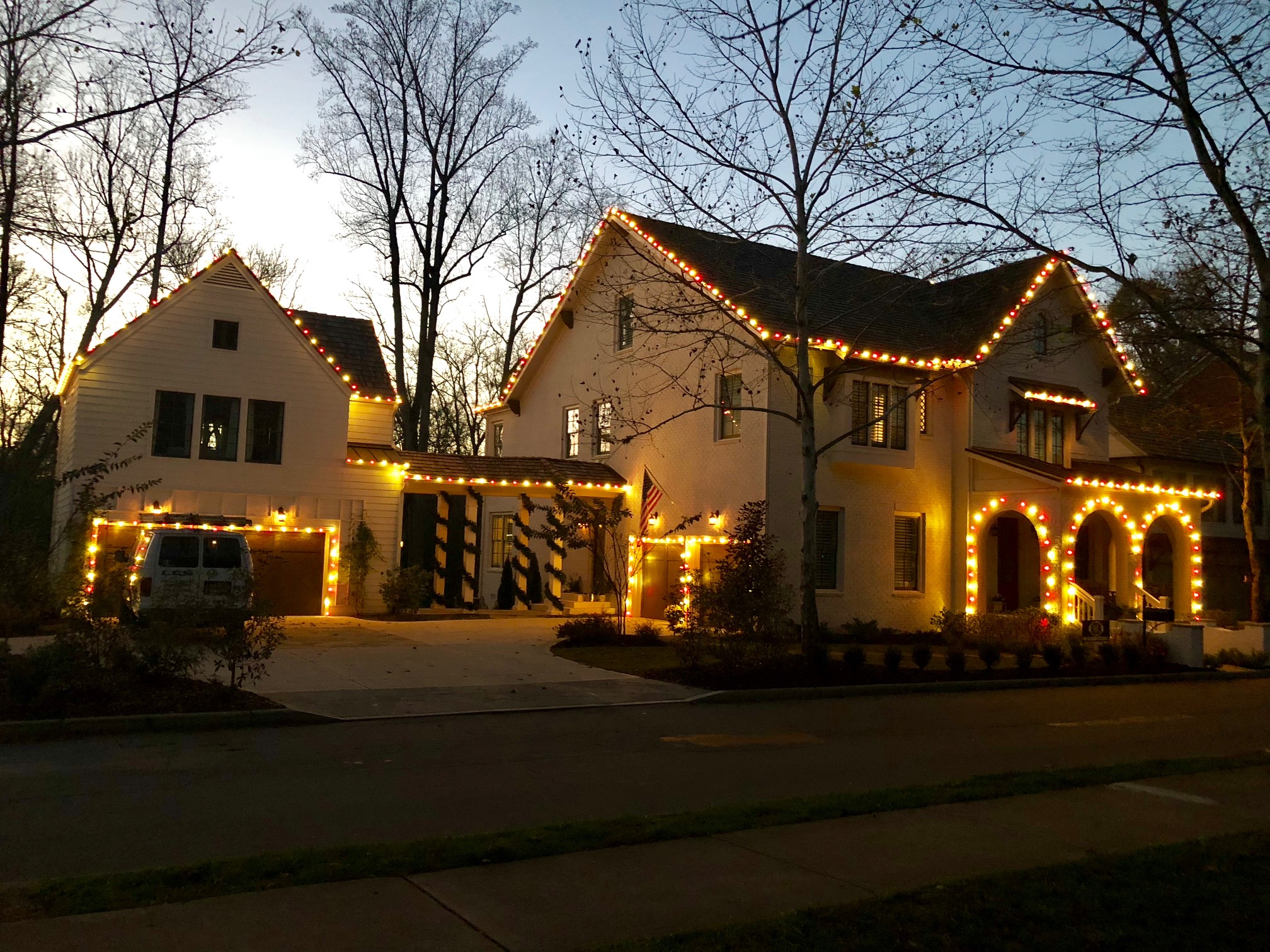 Holiday lighting installation