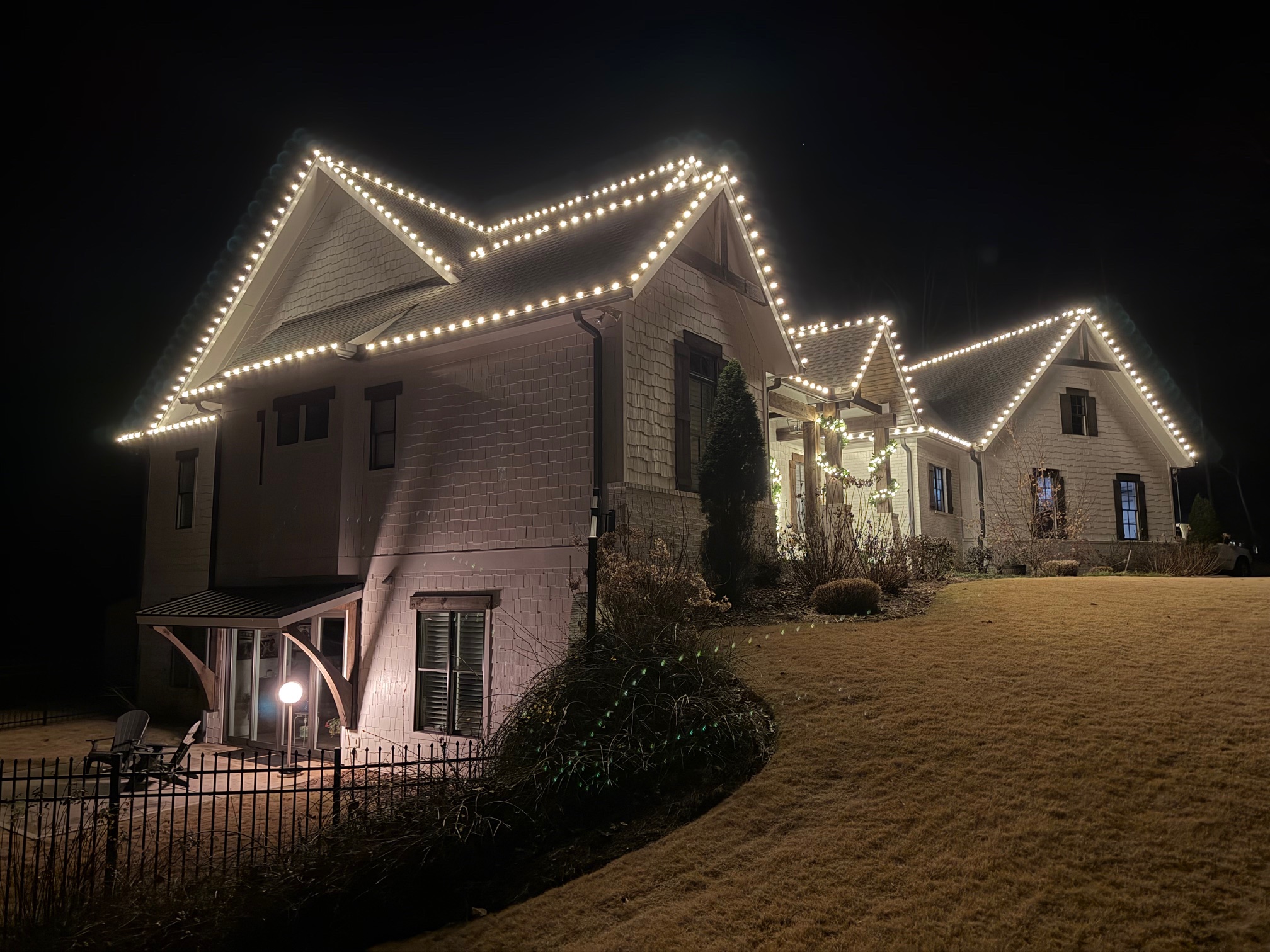Holiday lighting installation