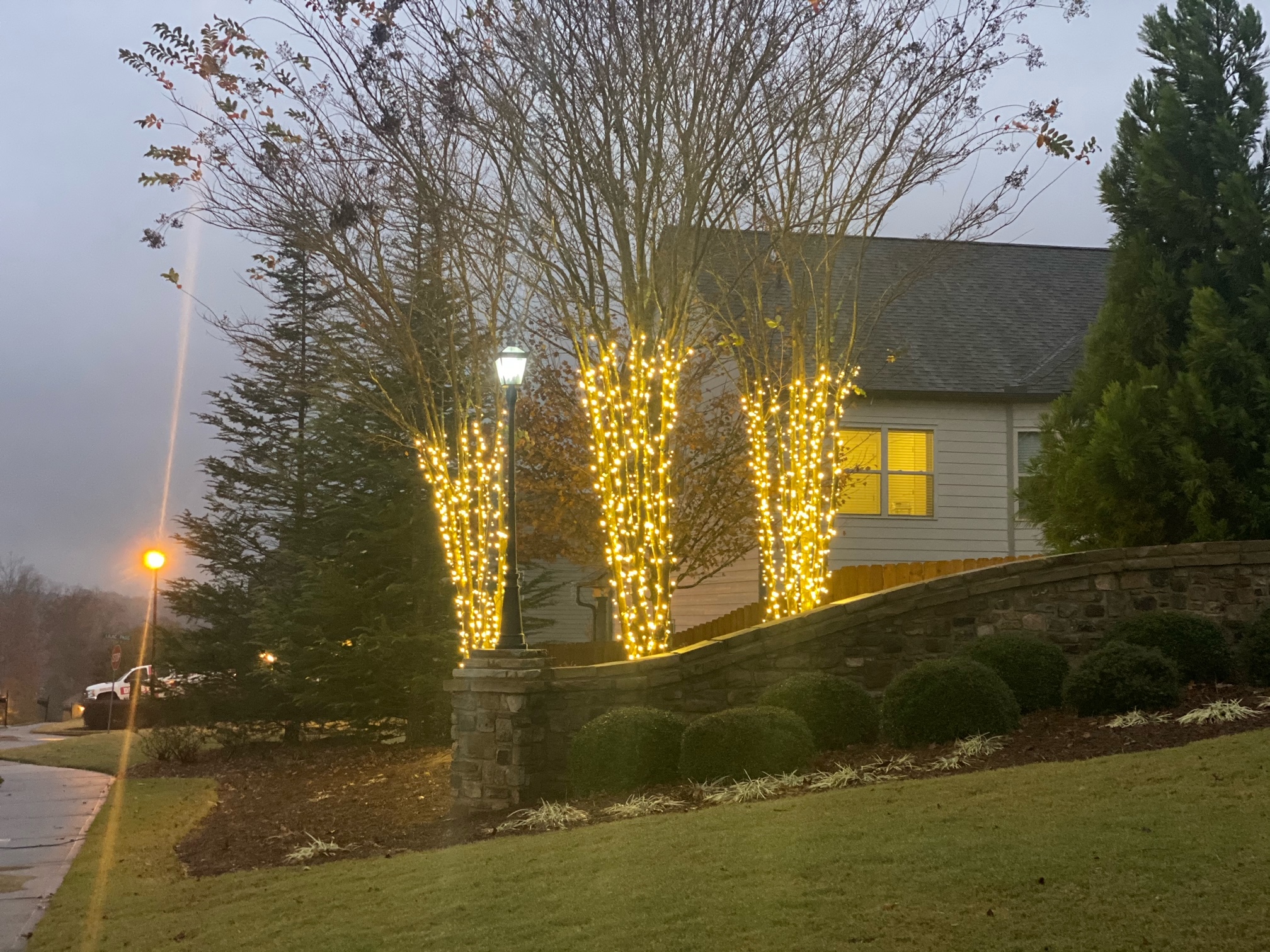 Holiday lighting installation