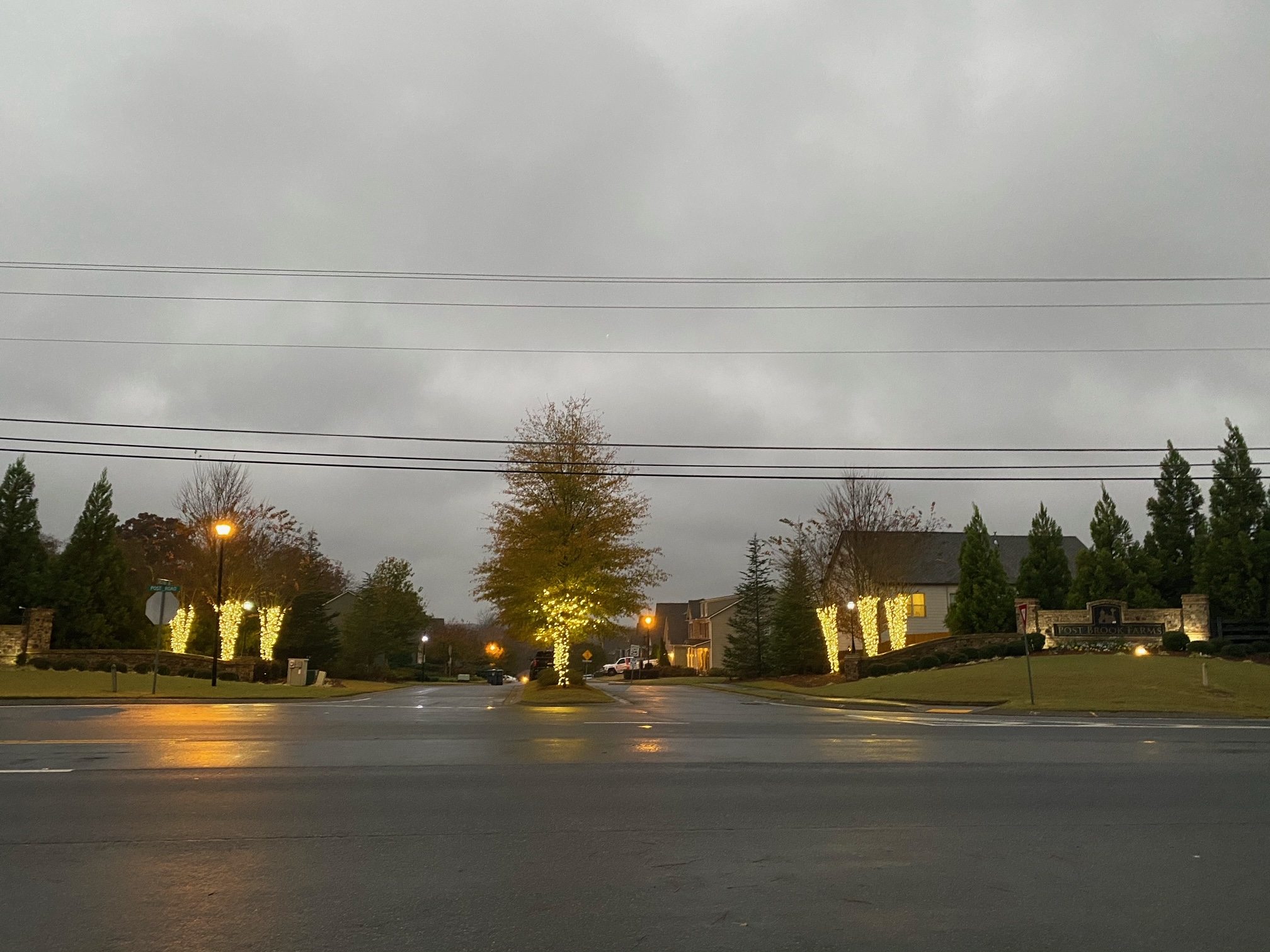 Holiday lighting installation