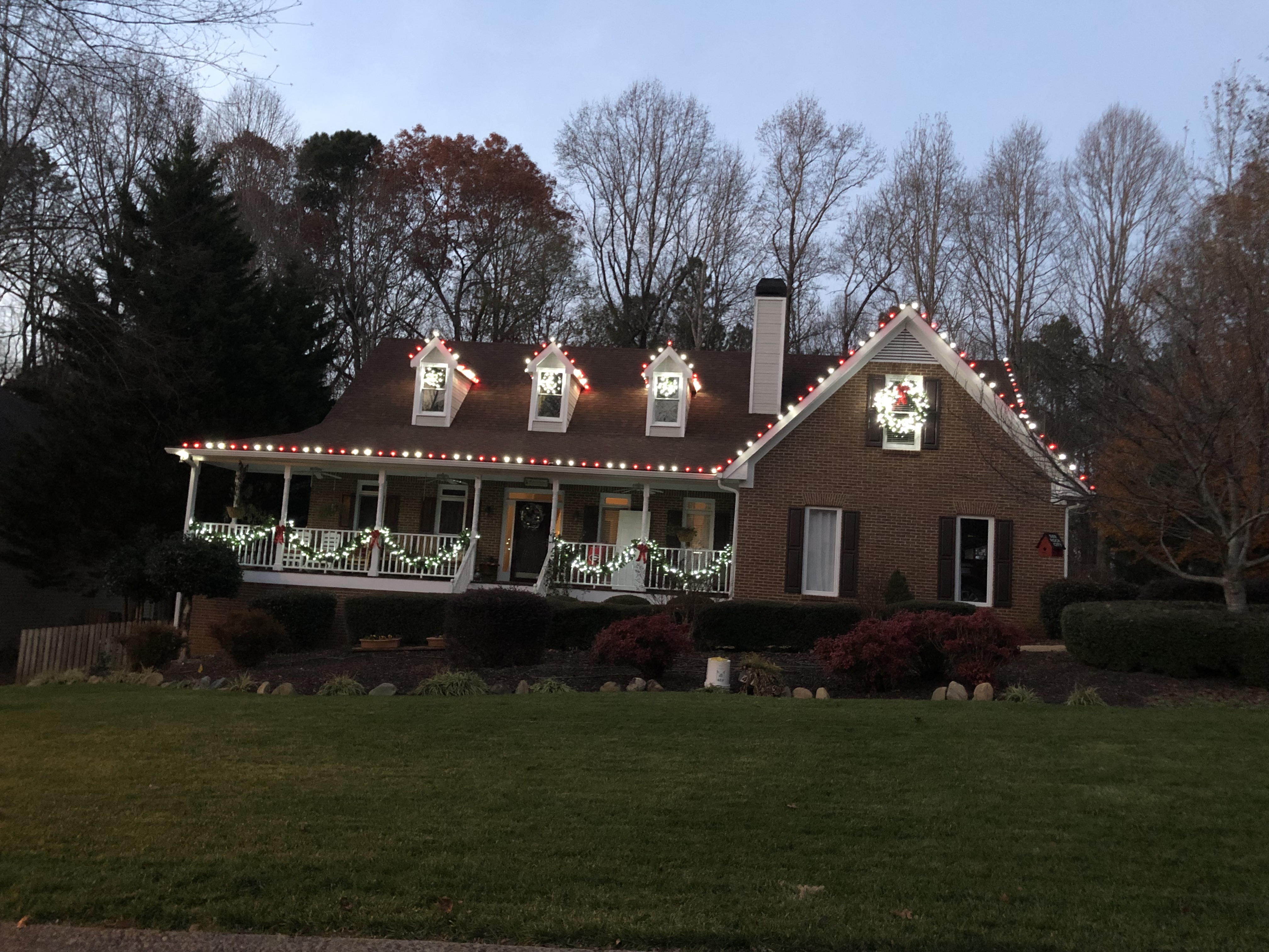 Holiday lighting installation