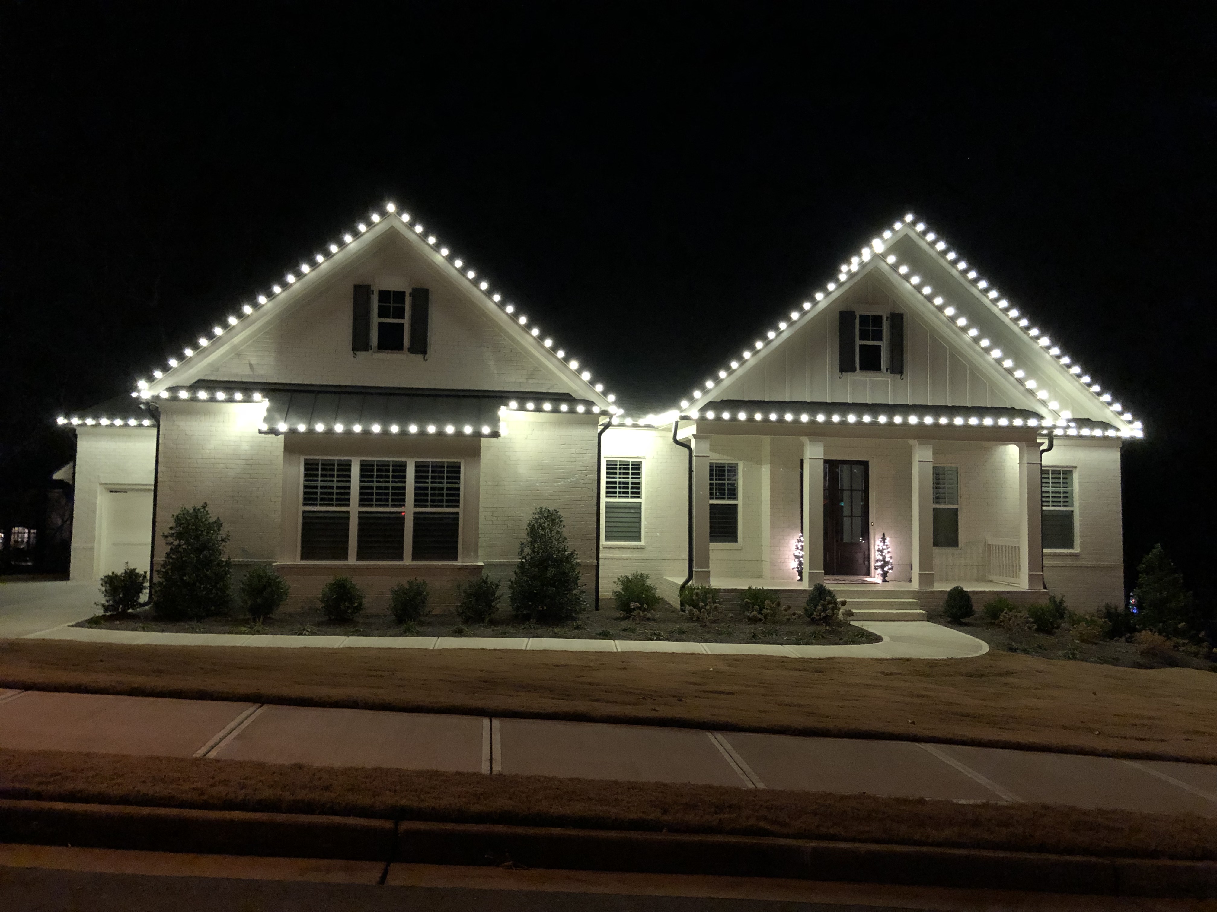 Holiday lighting installation