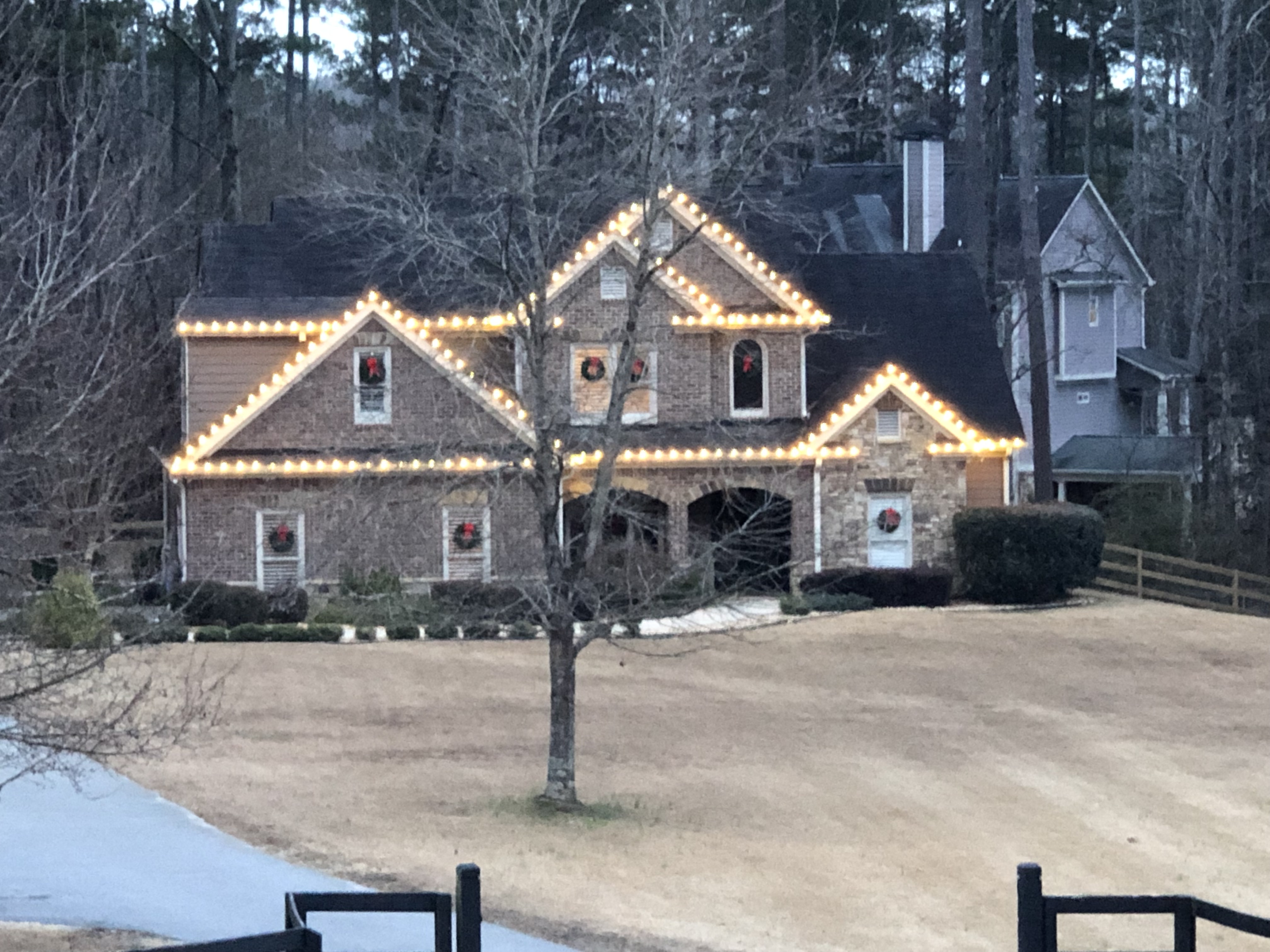 Holiday lighting installation