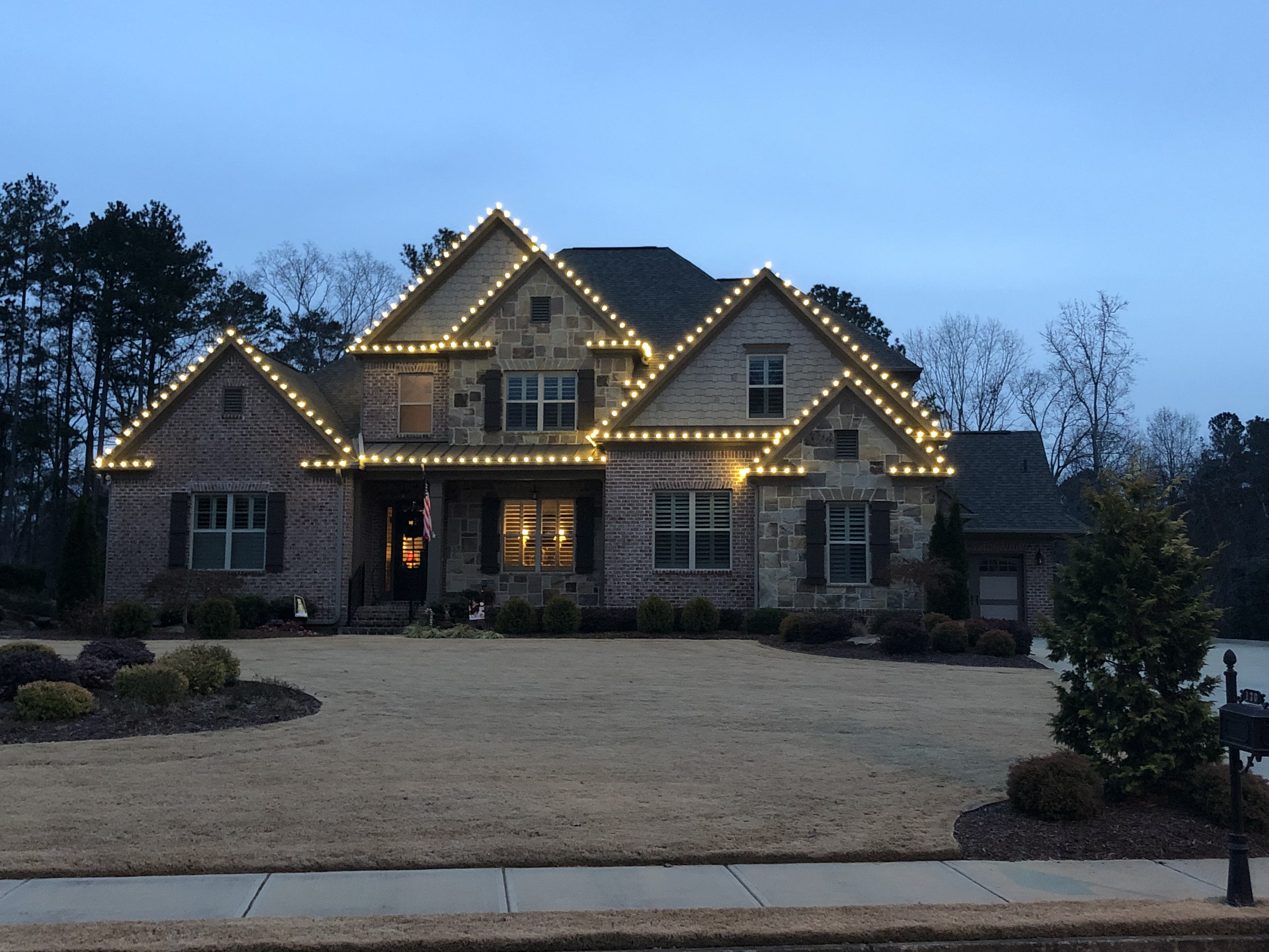 Holiday lighting installation
