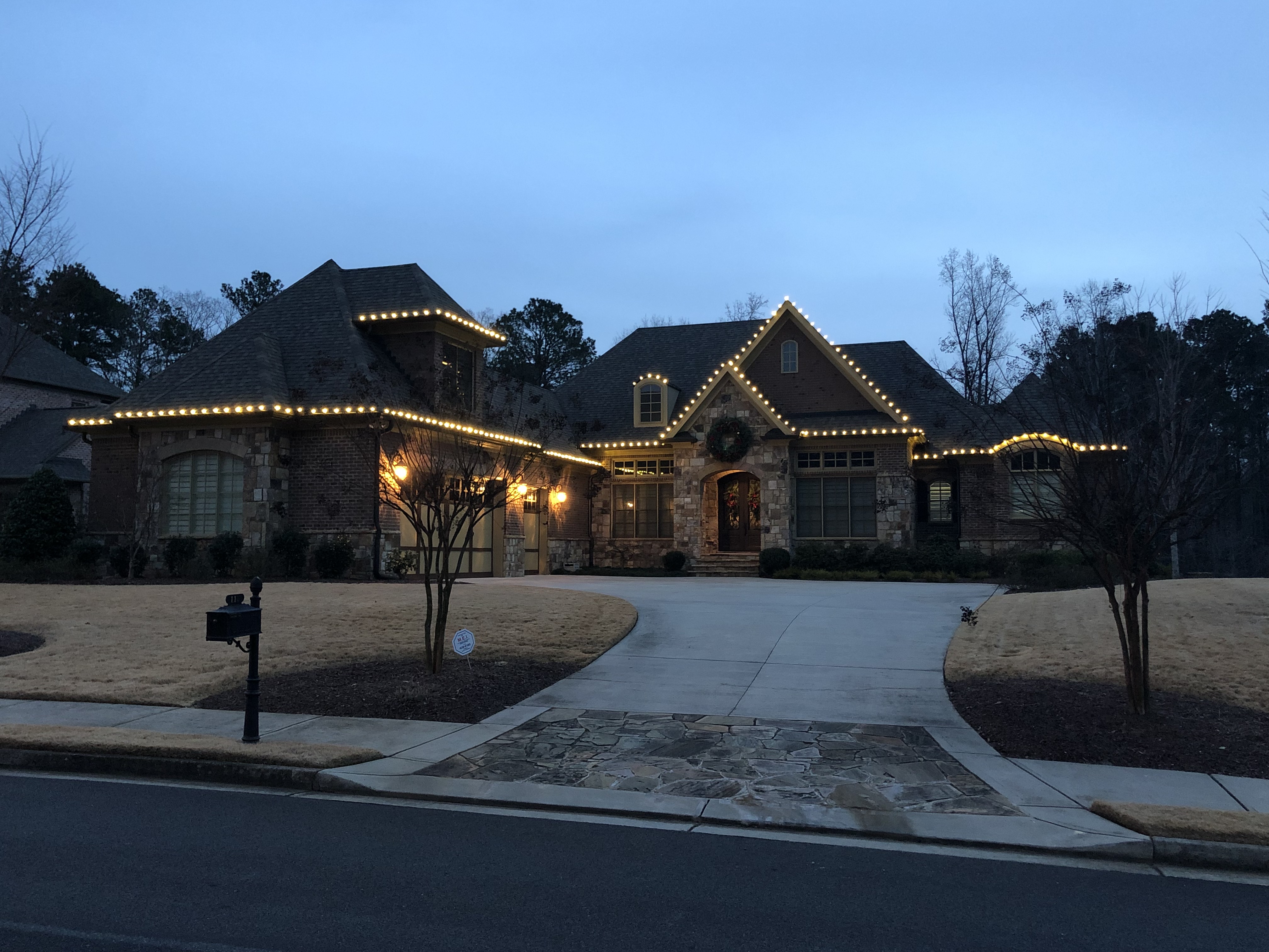 Holiday lighting installation