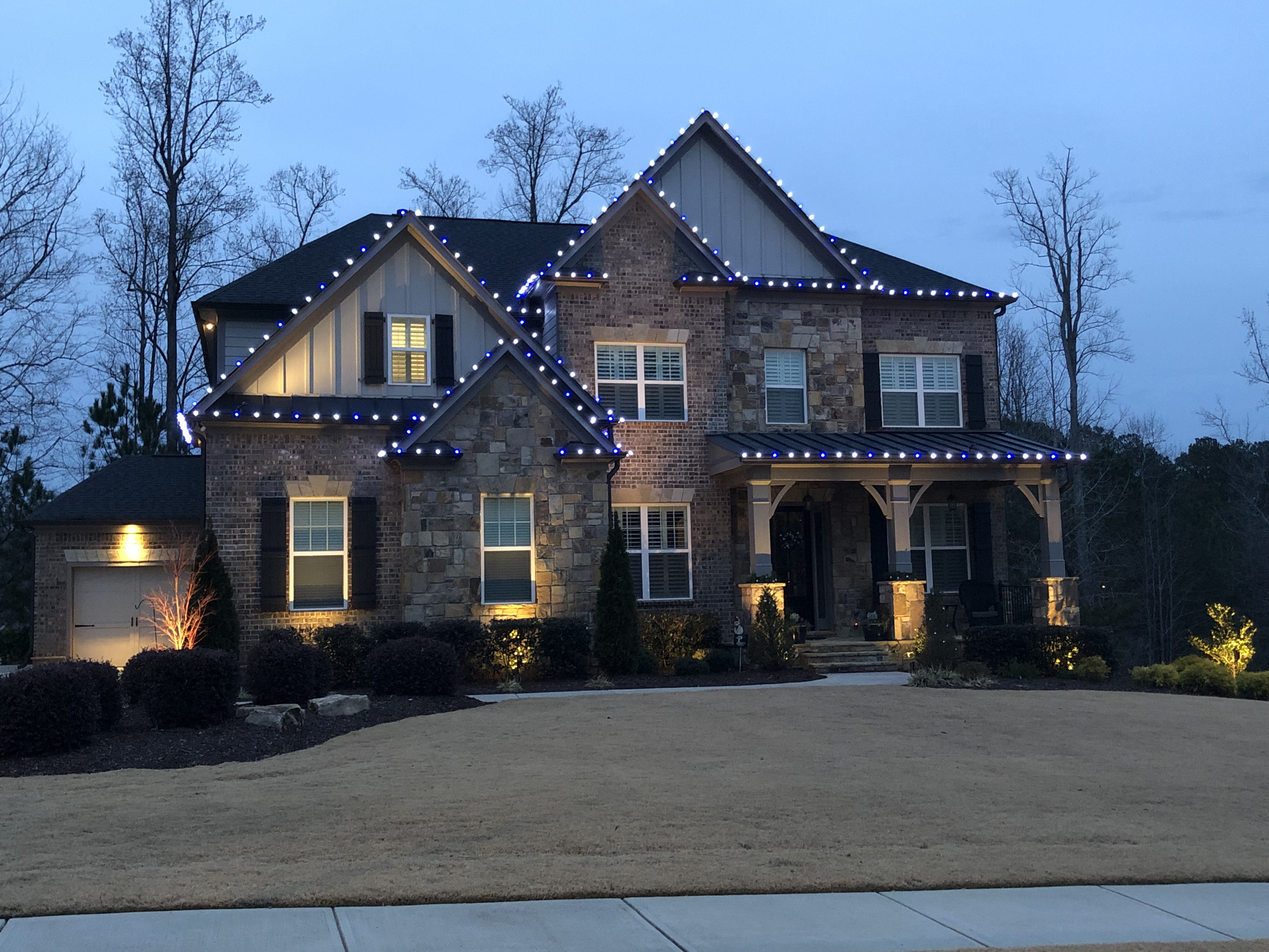 Holiday lighting installation