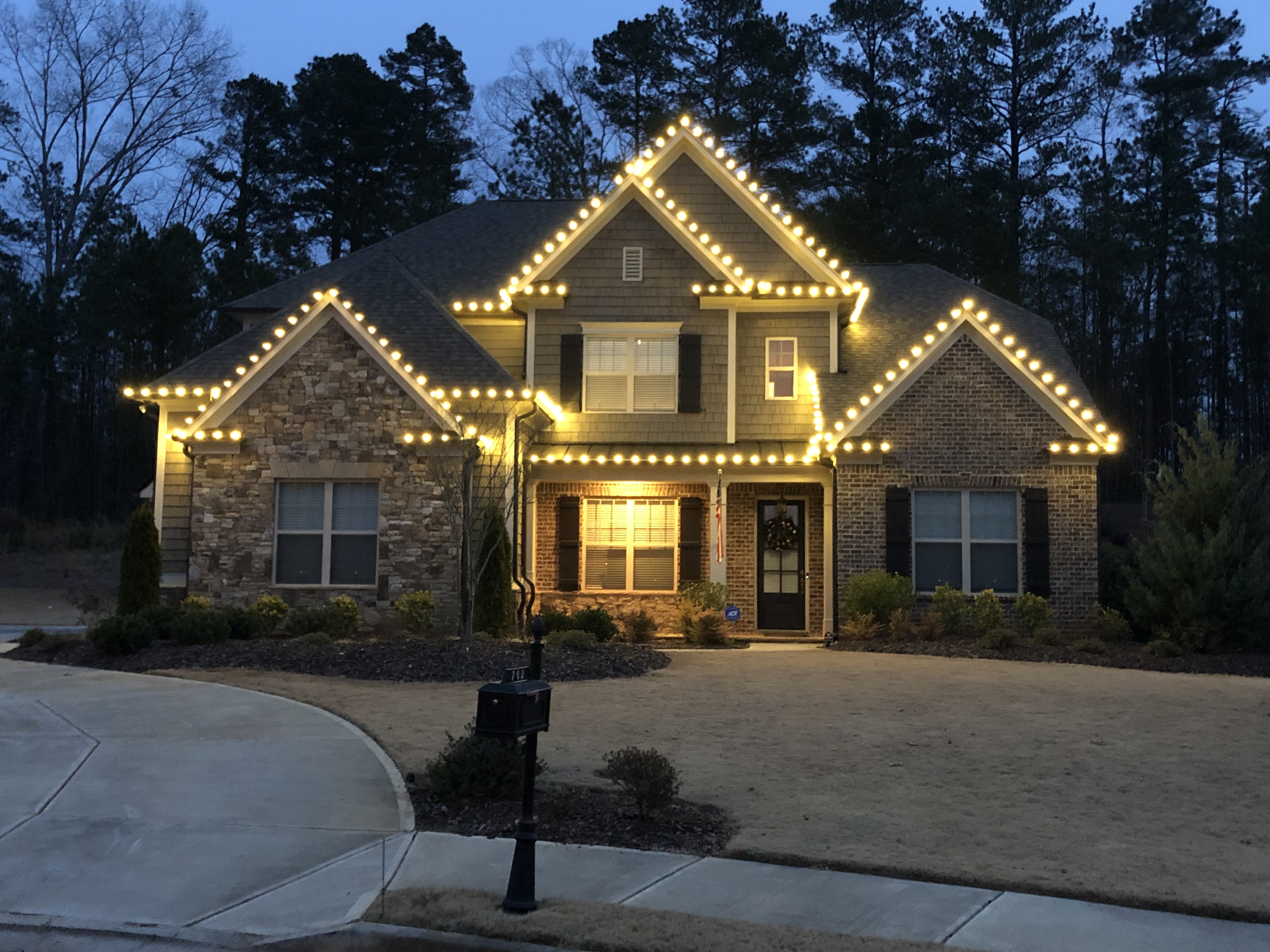 Holiday lighting installation