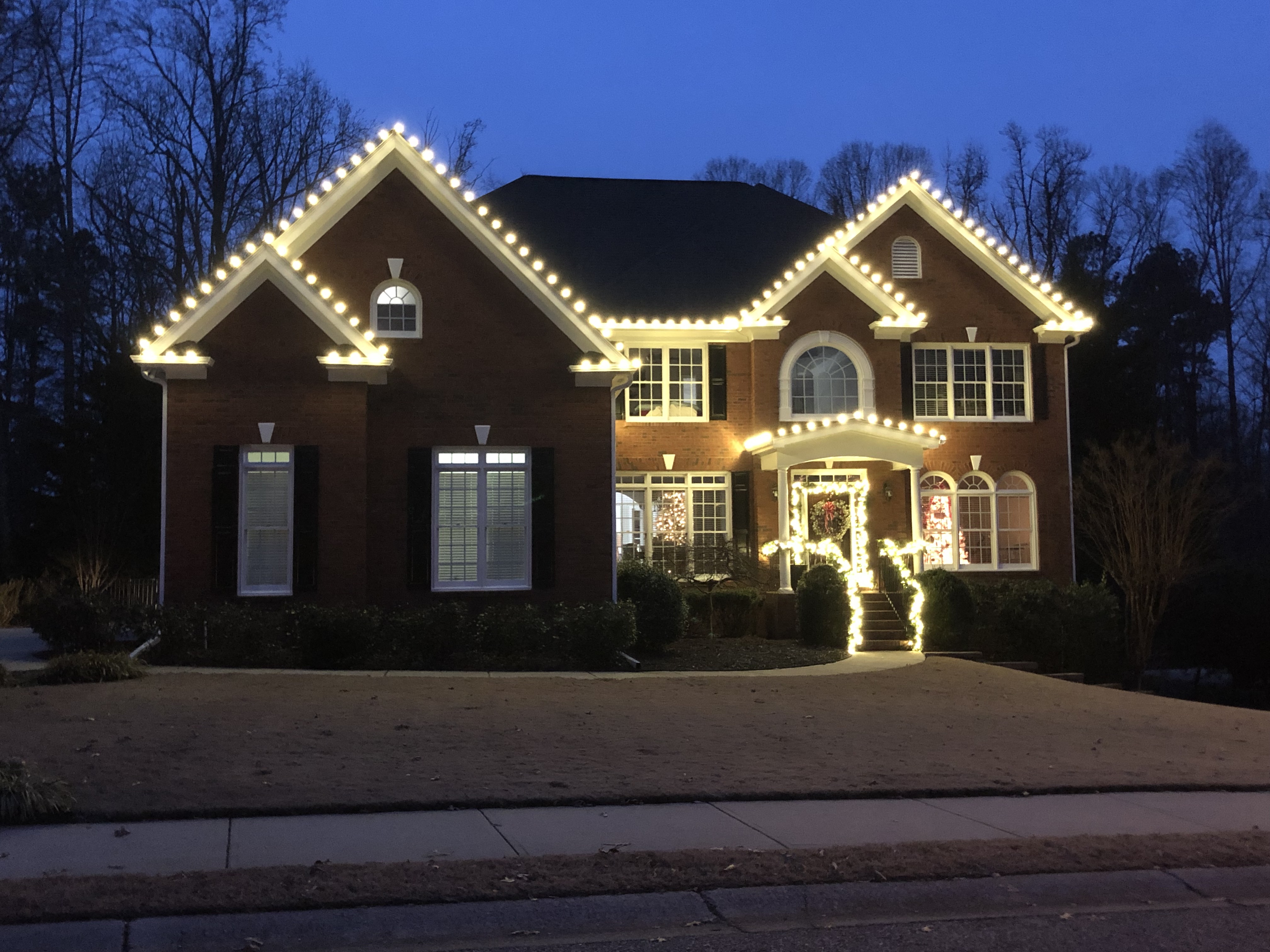Holiday lighting installation