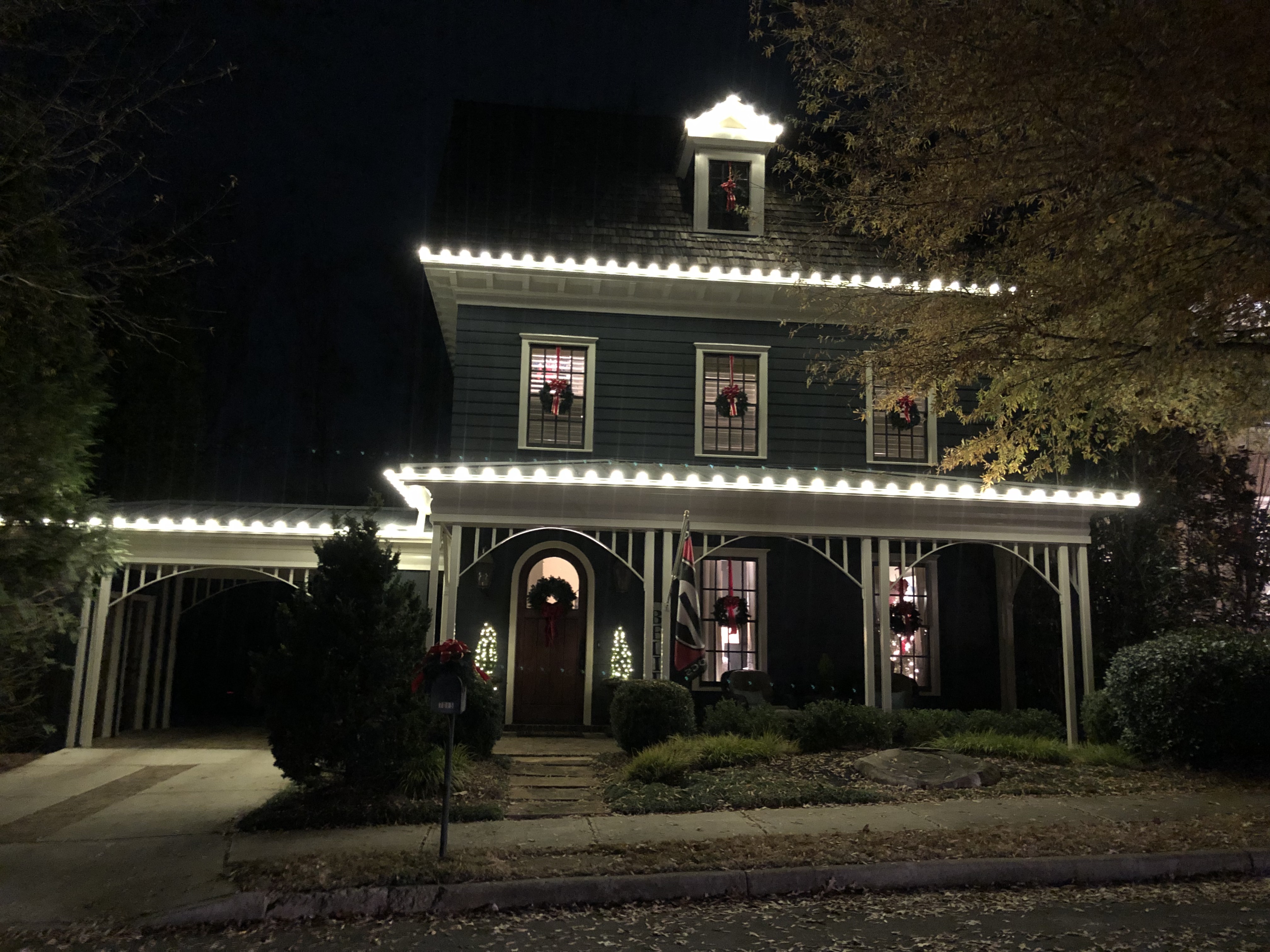 Holiday lighting installation