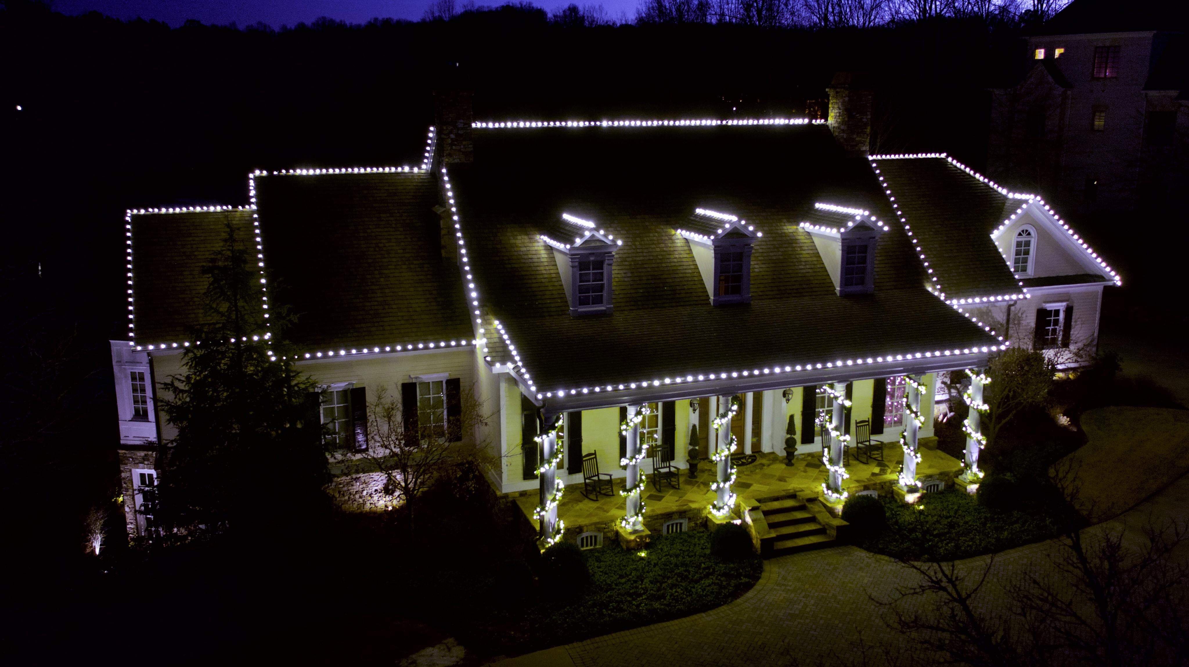 Holiday lighting installation