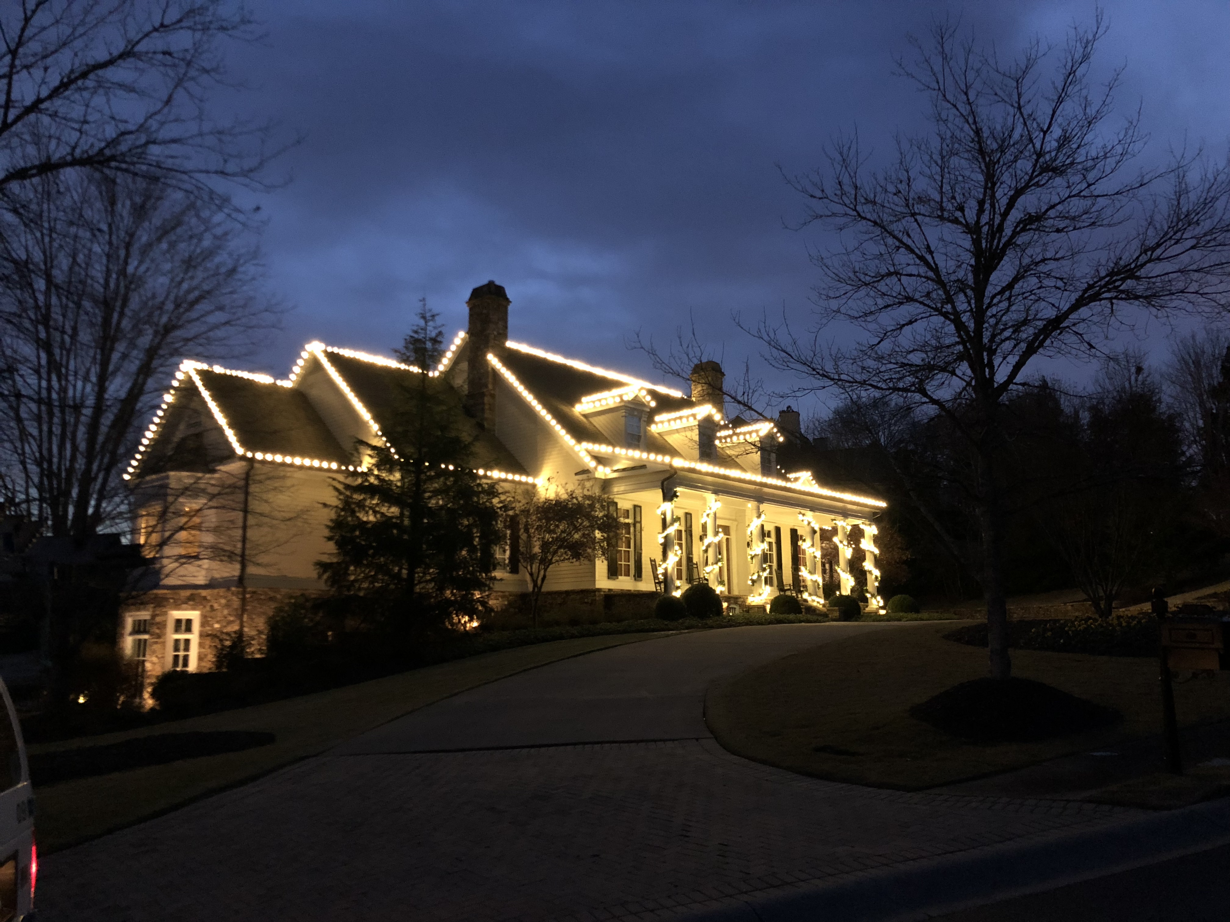 Holiday lighting installation