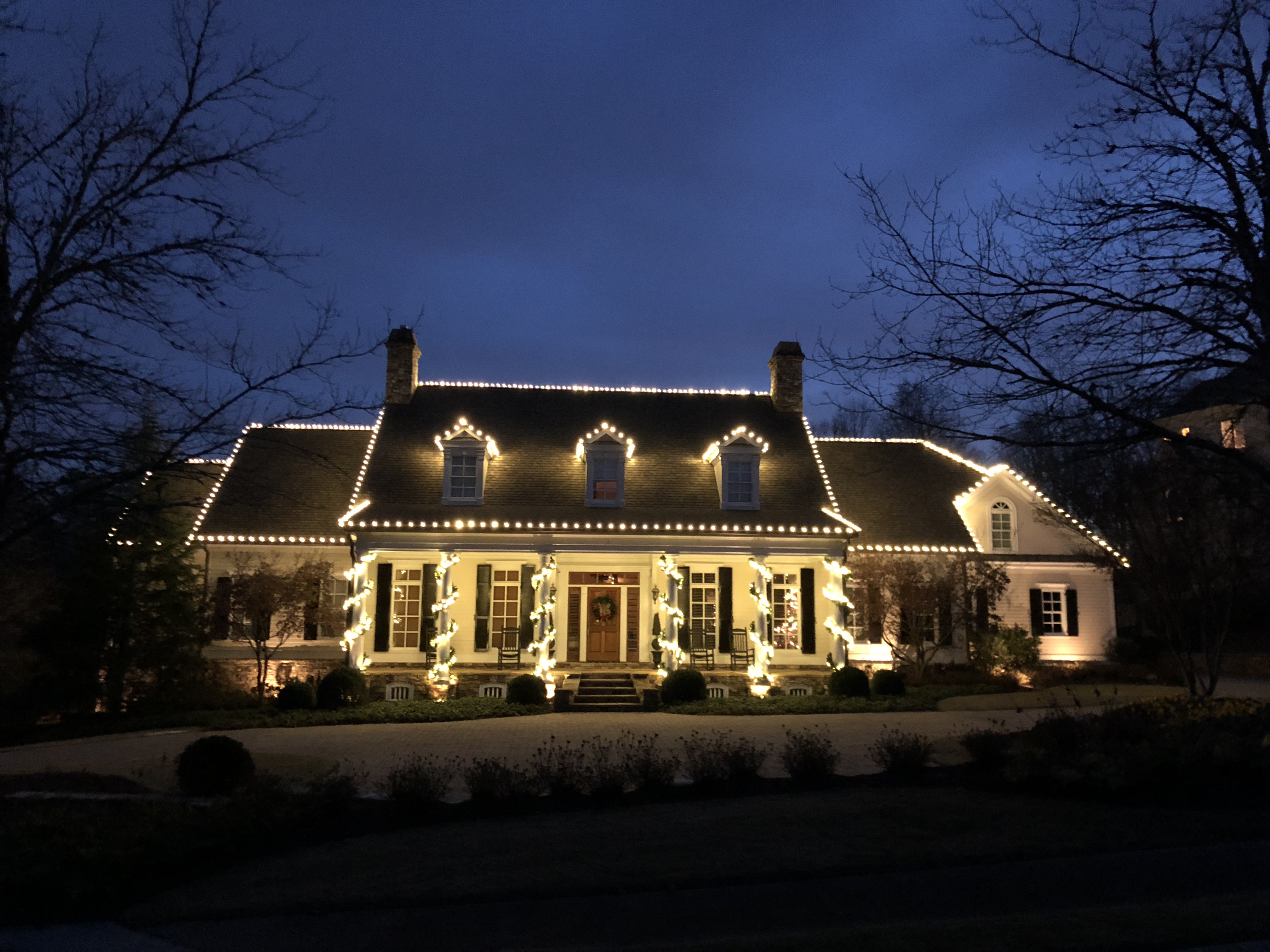Holiday lighting installation