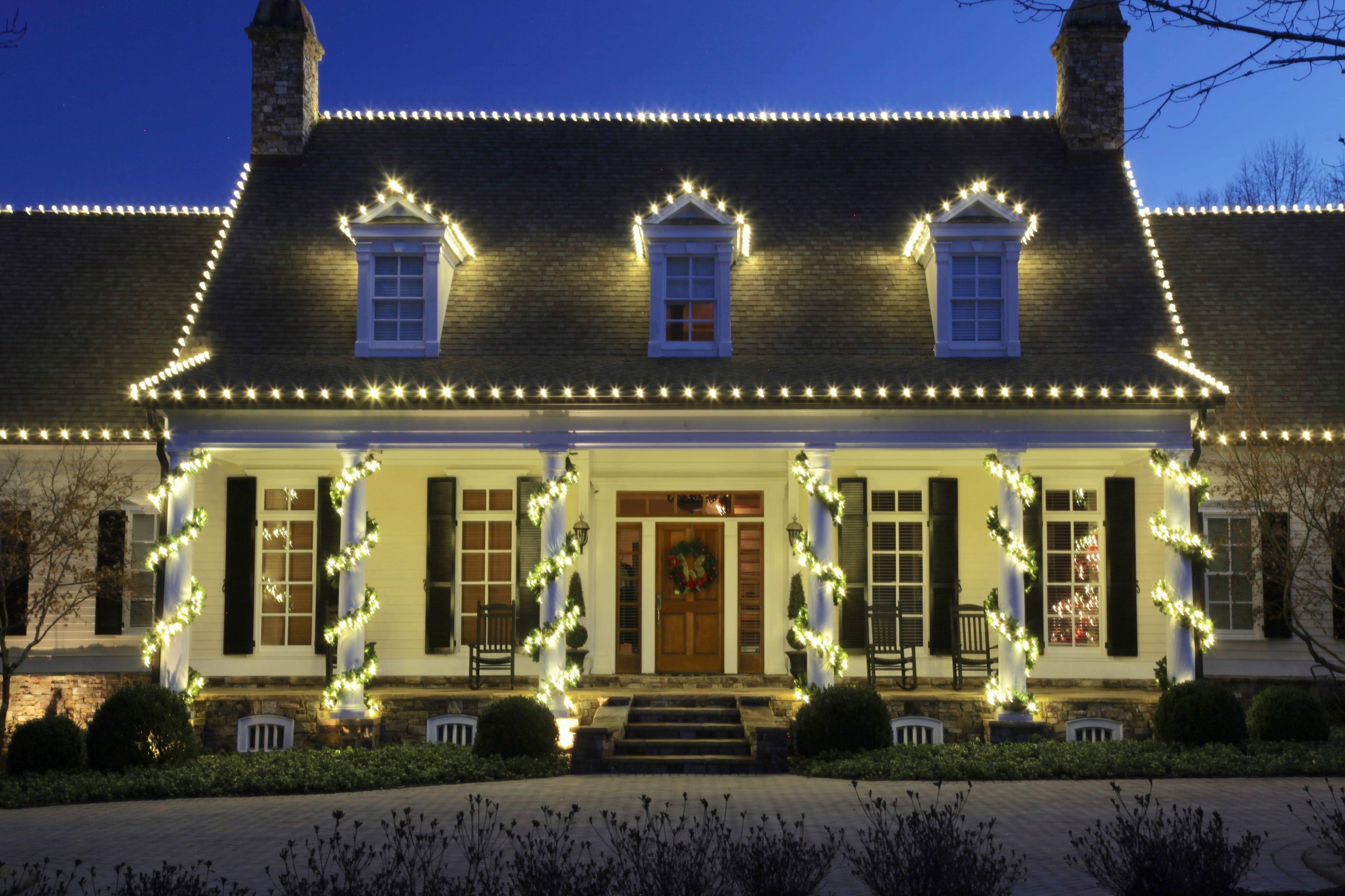 Holiday lighting installation