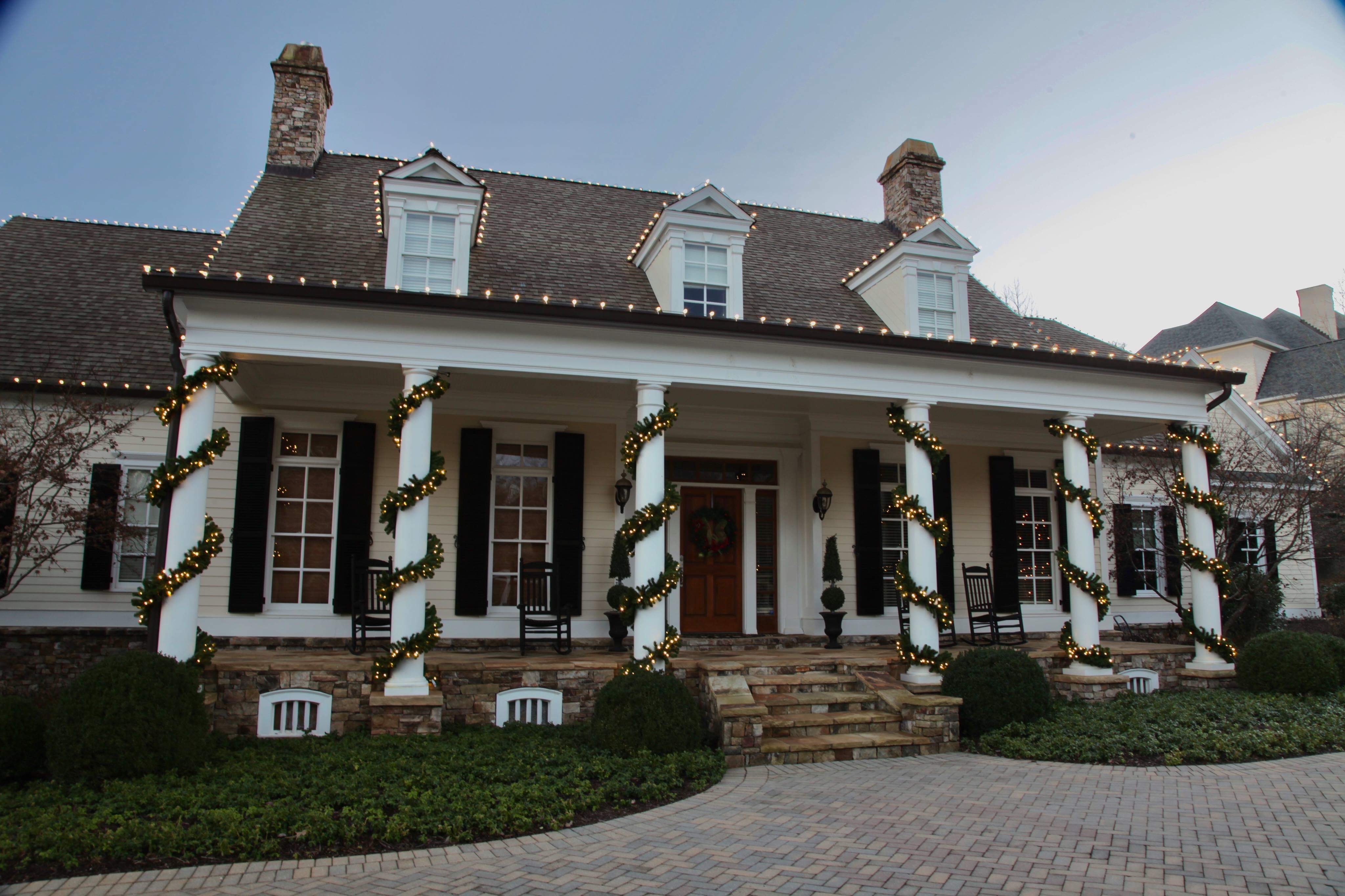Holiday lighting installation