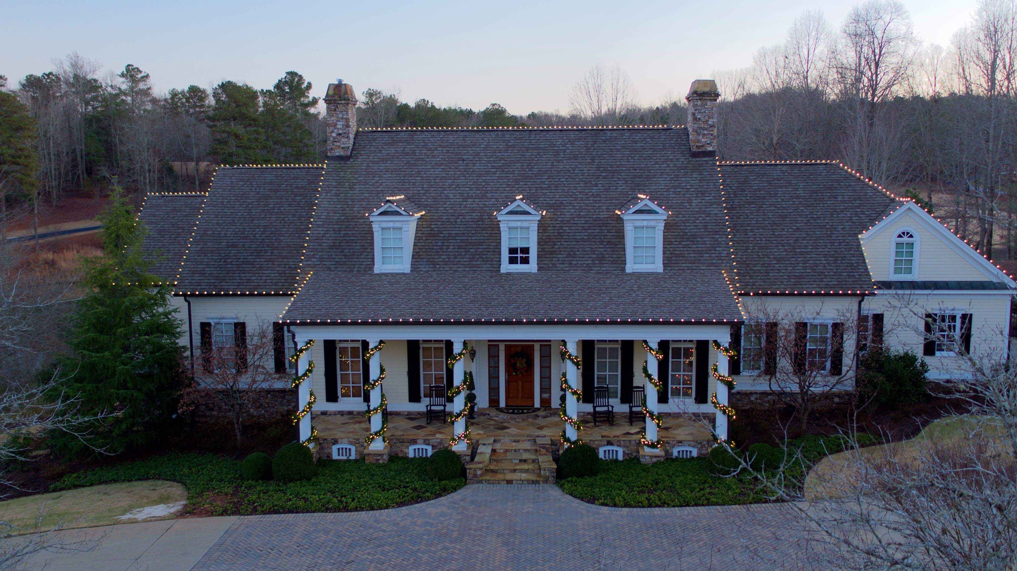 Holiday lighting installation