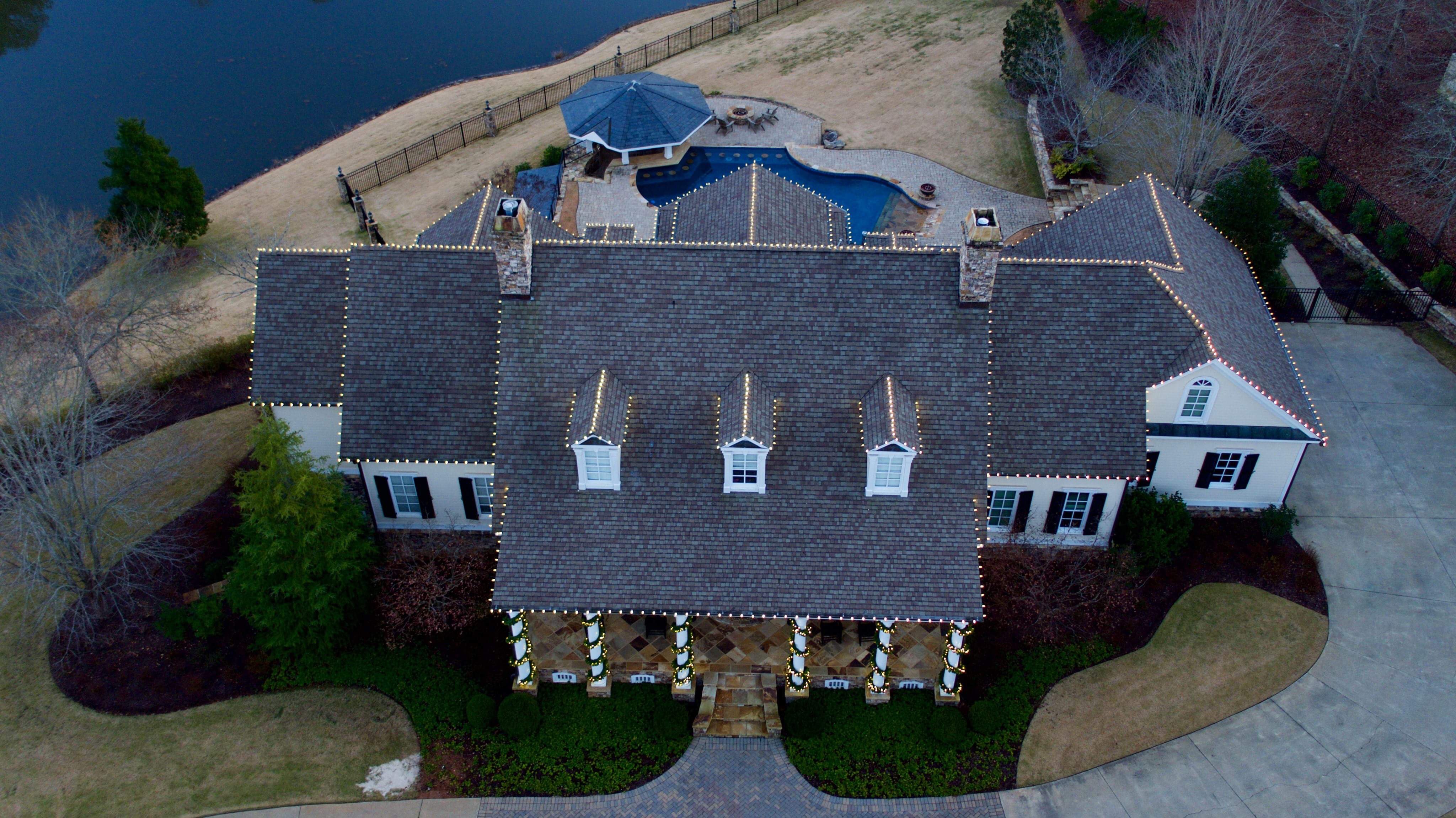 Holiday lighting installation