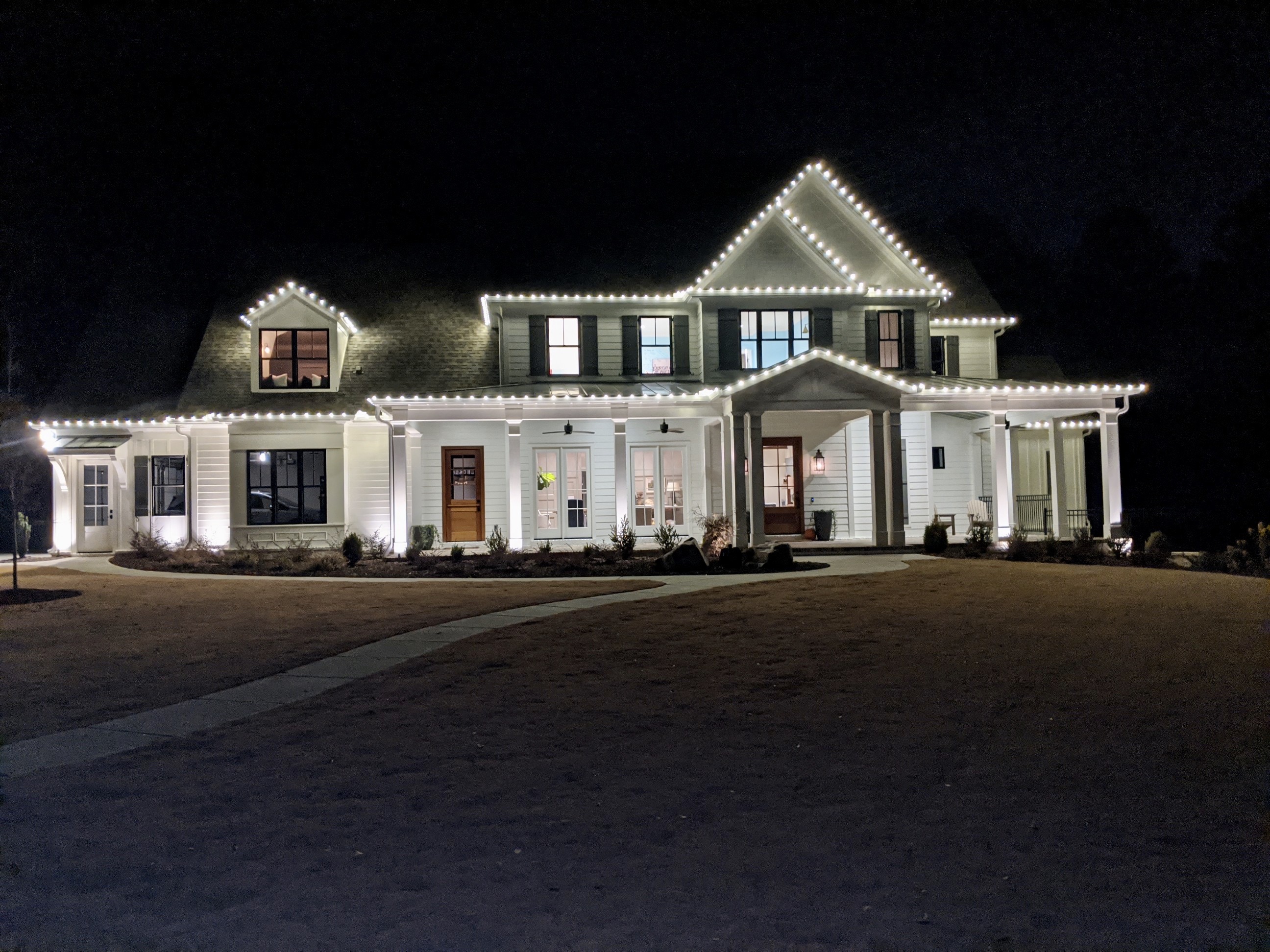Holiday lighting installation