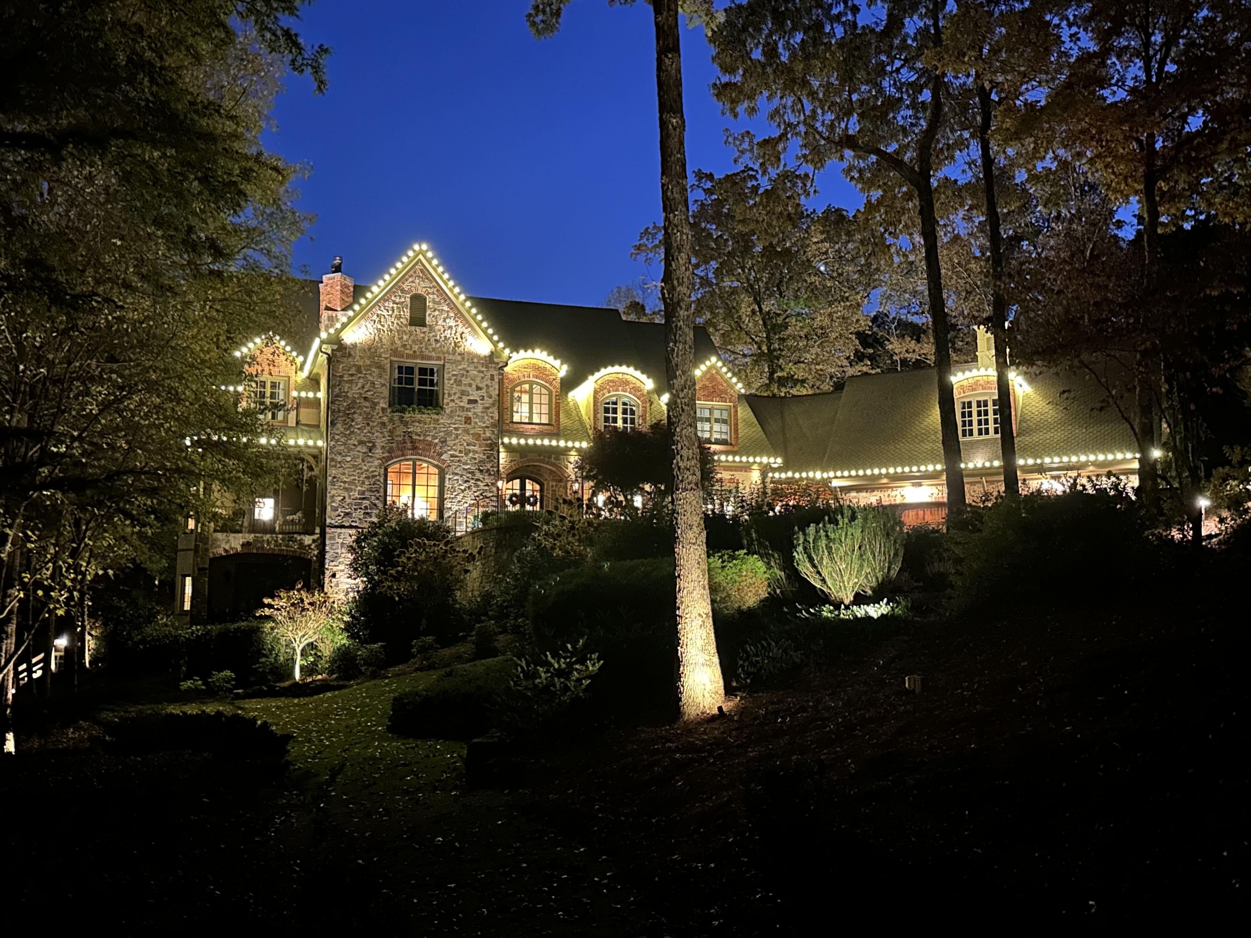 Holiday lighting installation