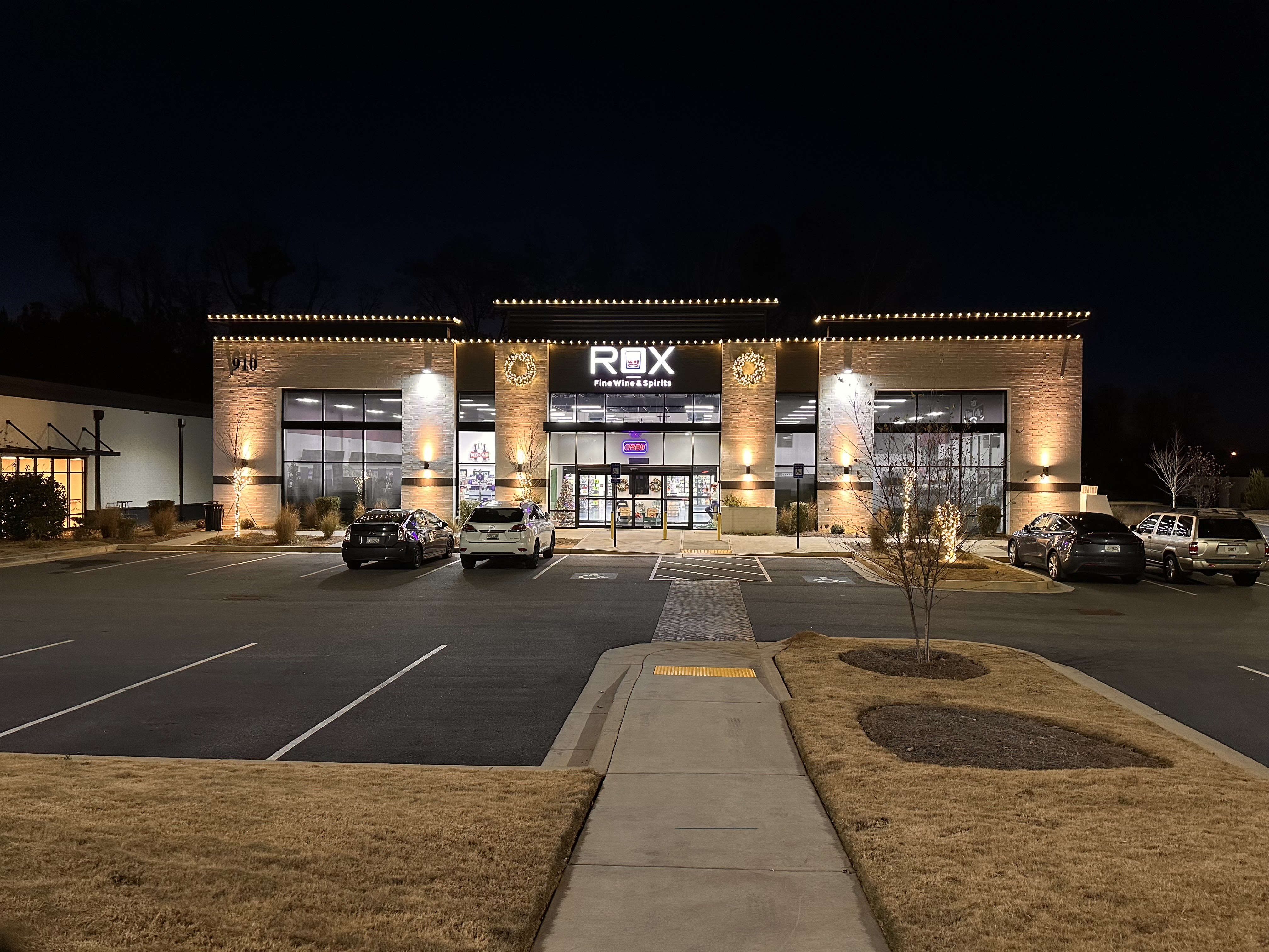 Holiday lighting installation