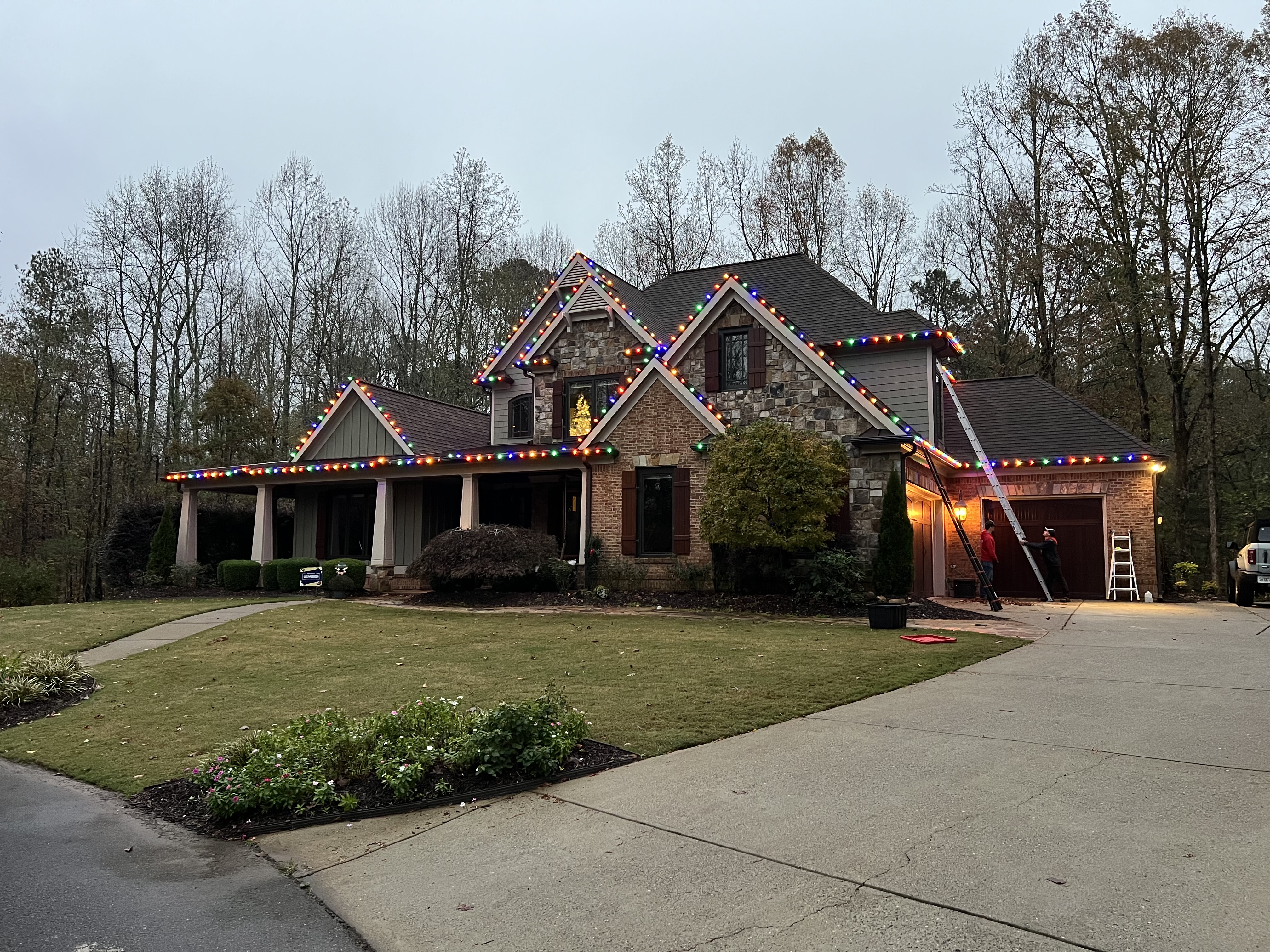Holiday lighting installation