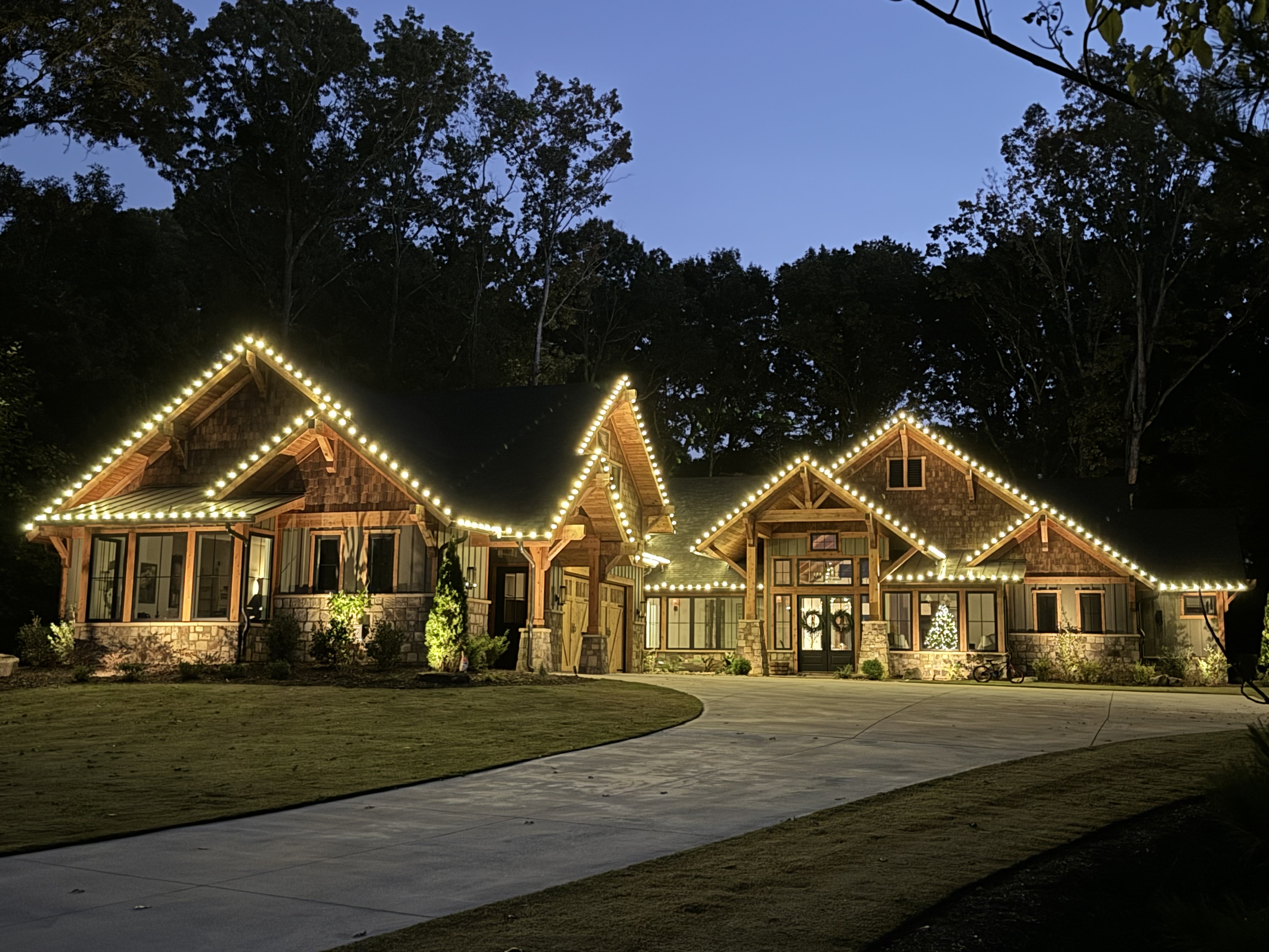 Holiday lighting installation