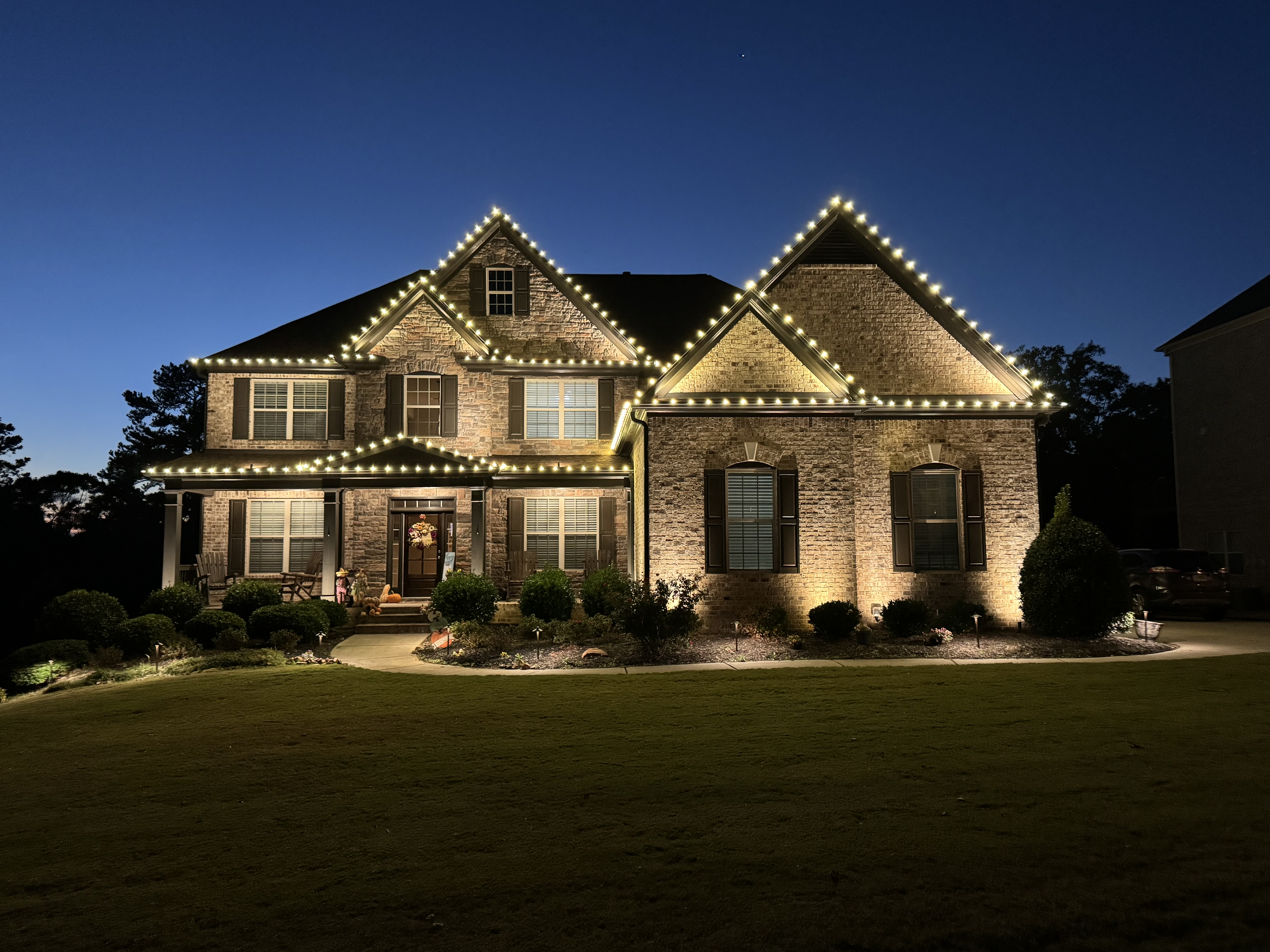 Holiday lighting installation