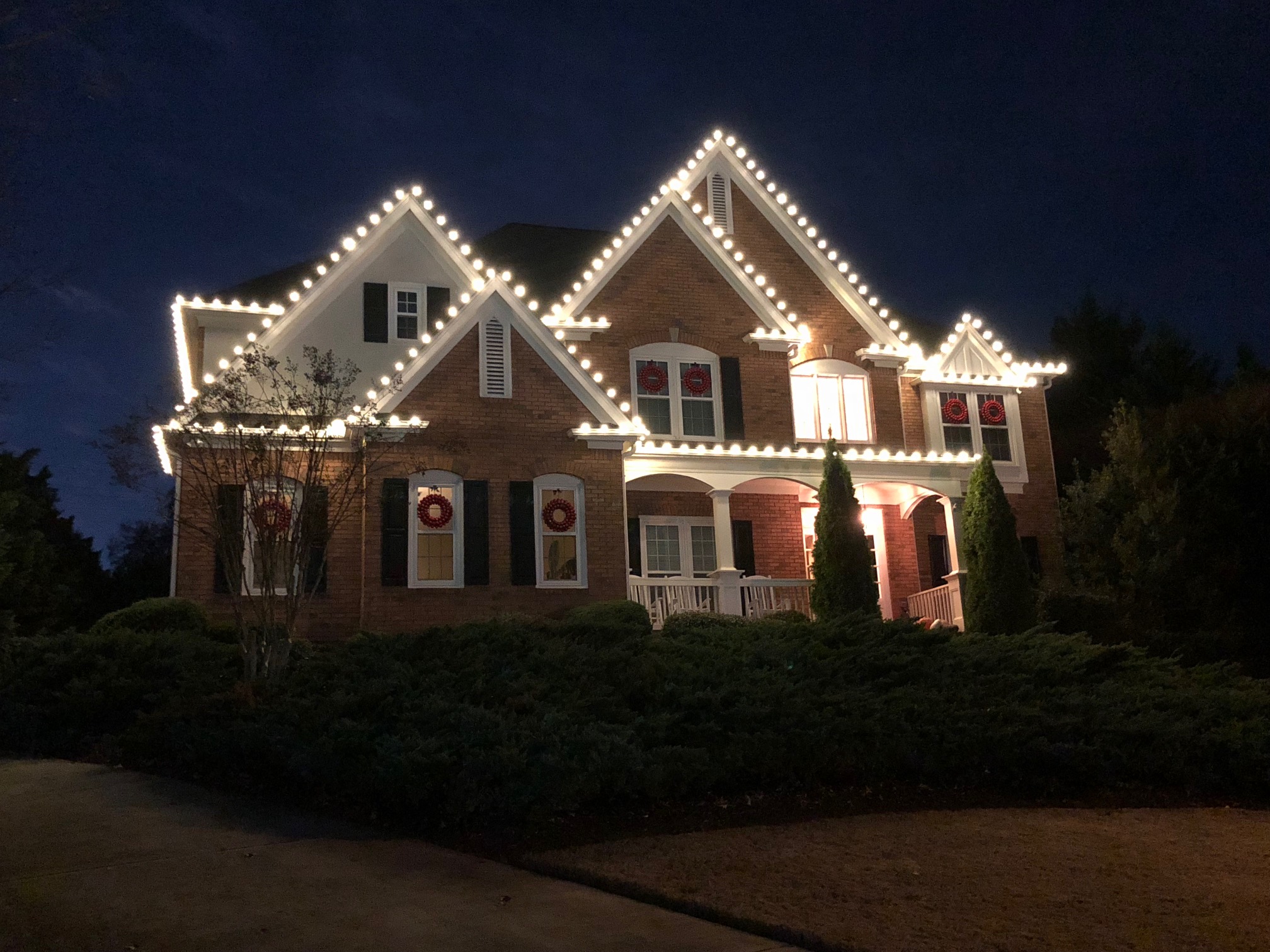 Holiday lighting installation