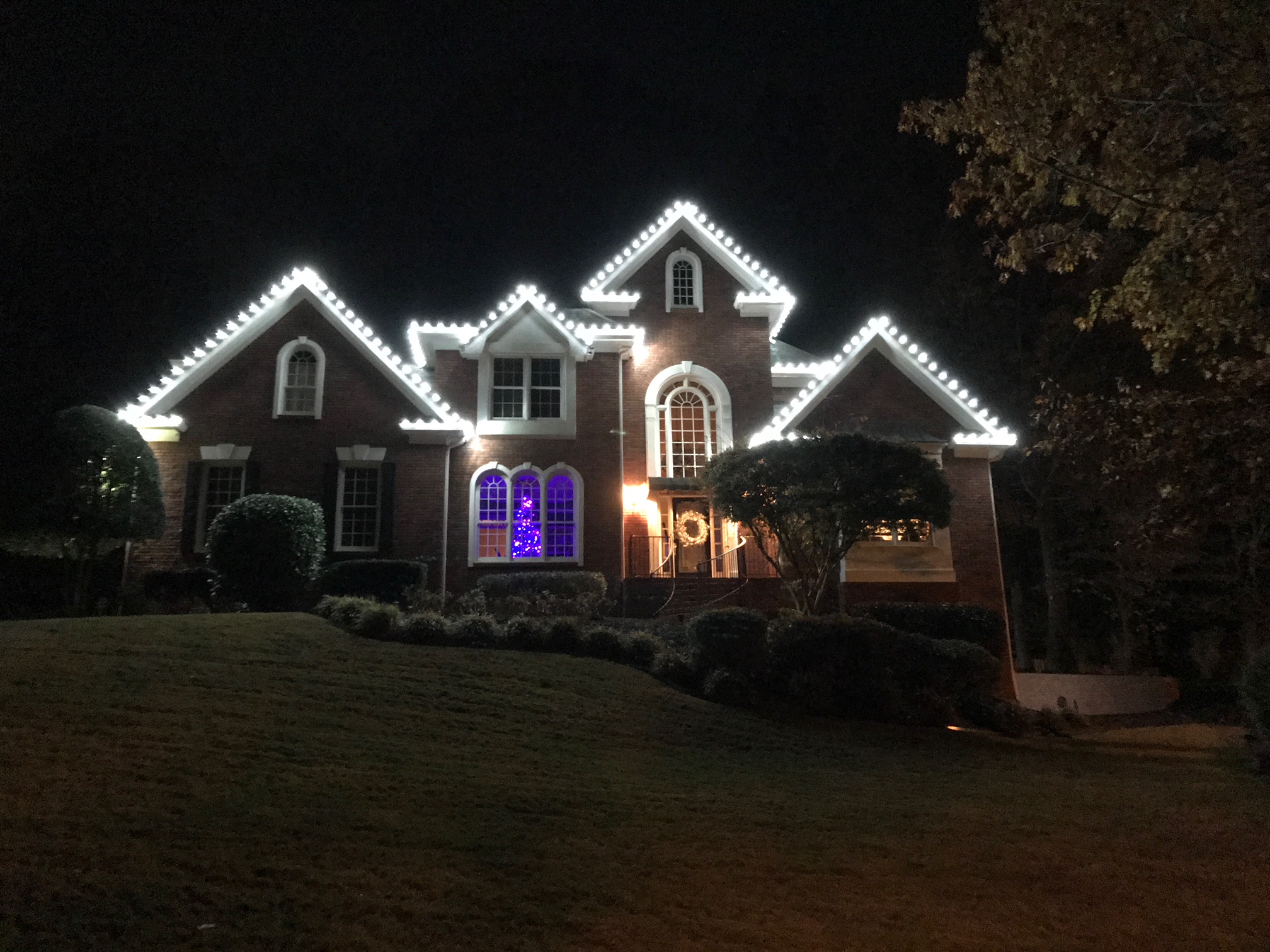 Holiday lighting installation