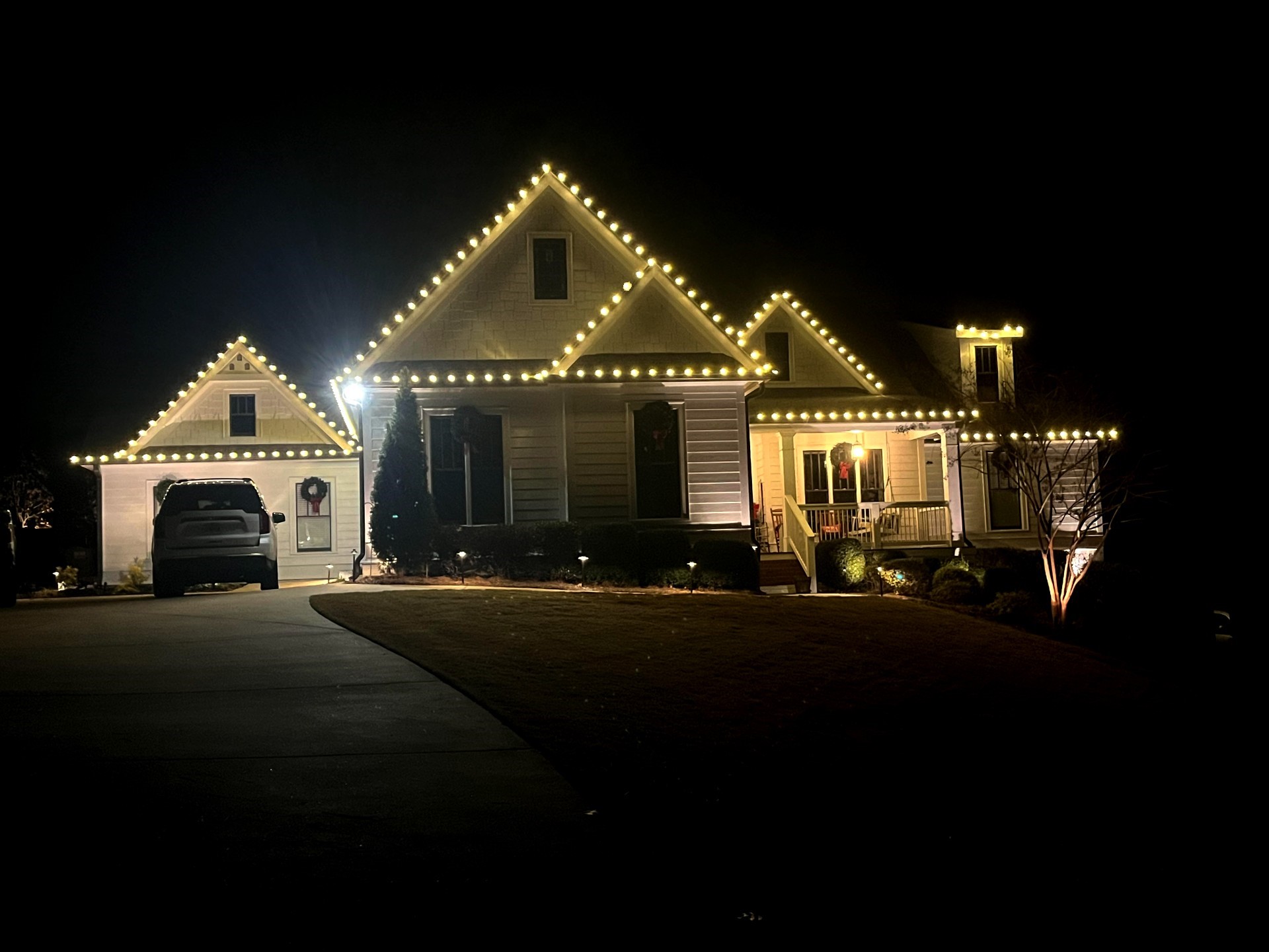 Holiday lighting installation