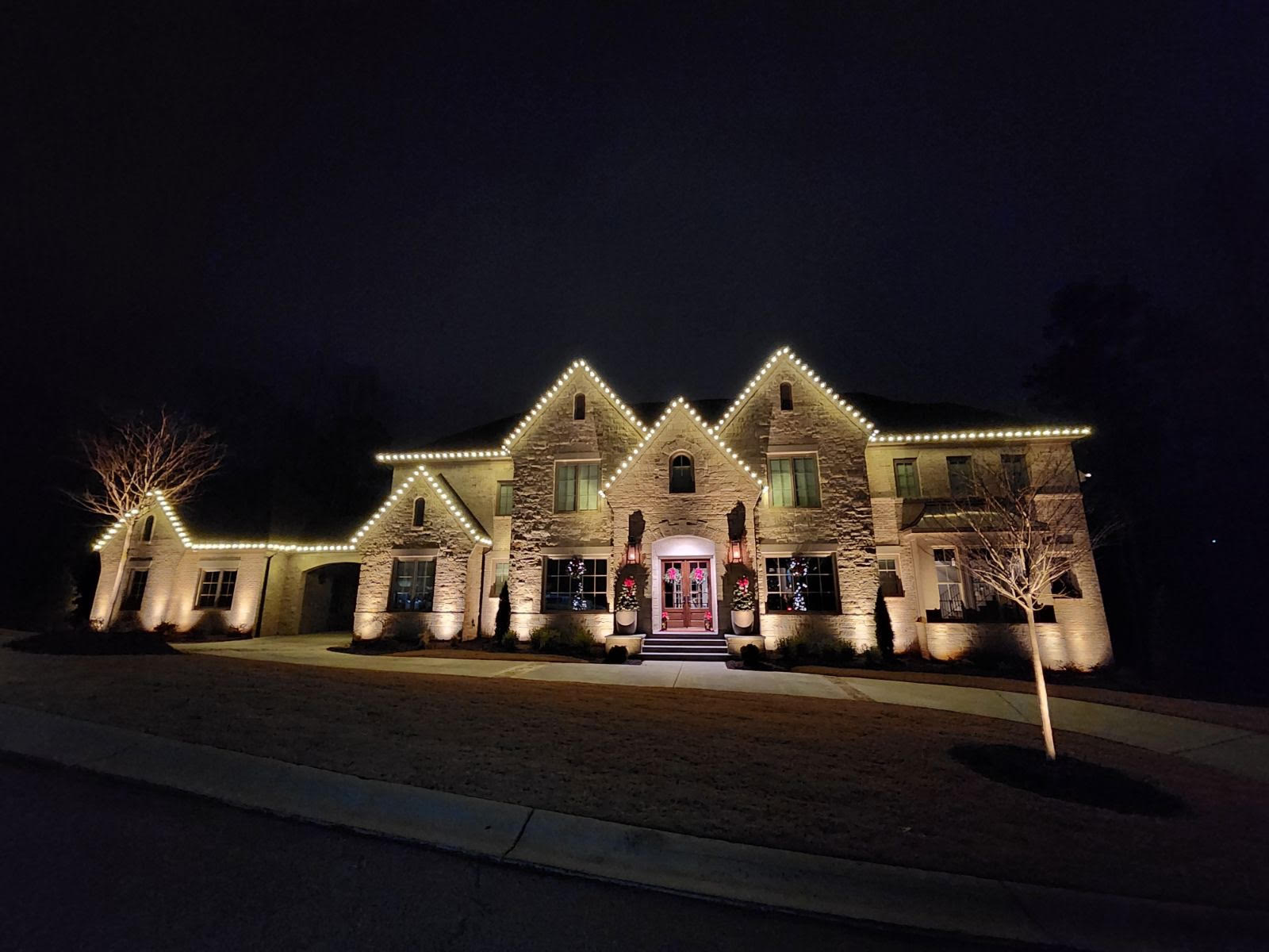 Holiday lighting installation