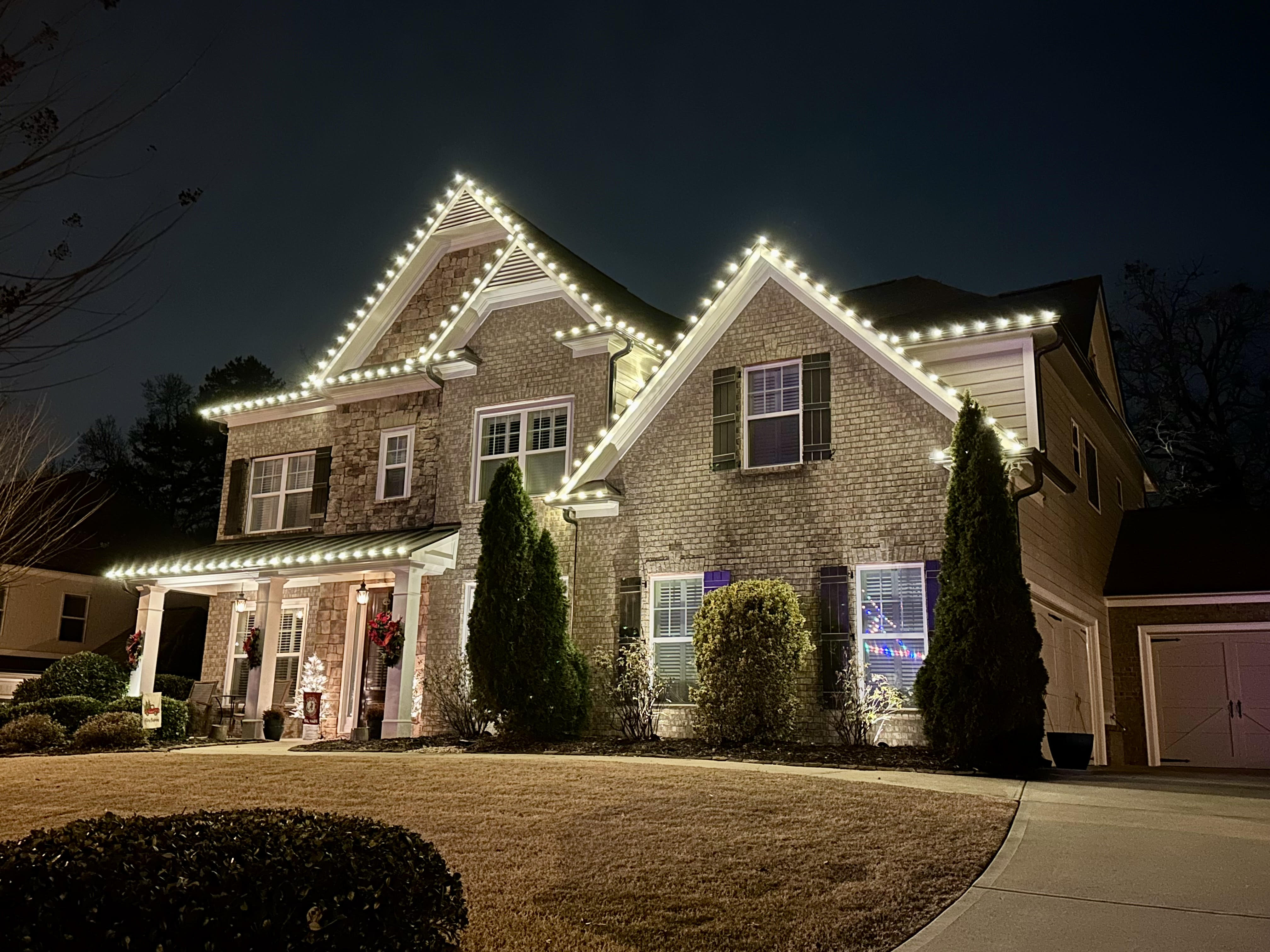 Holiday lighting installation