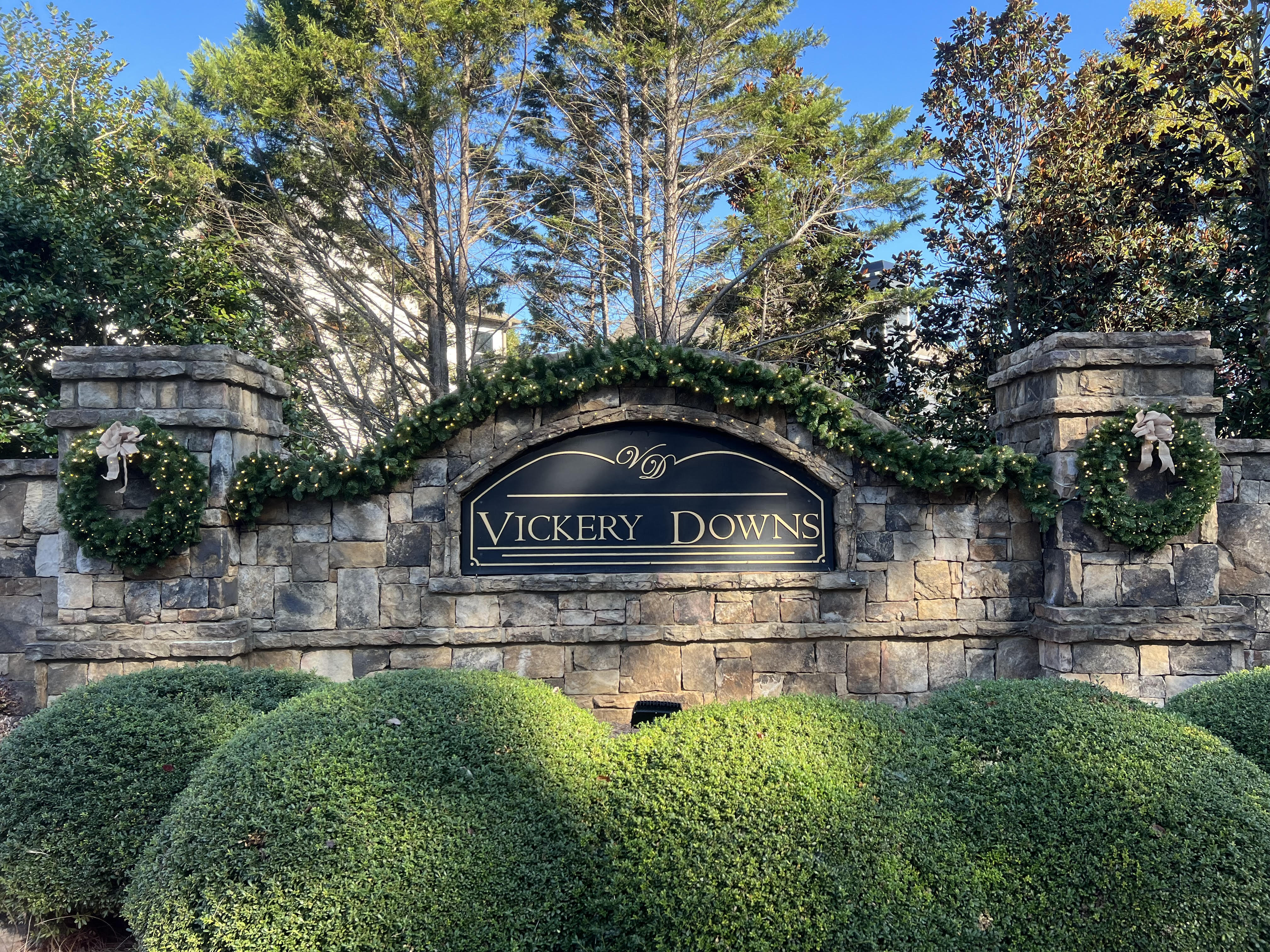 Holiday lighting installation