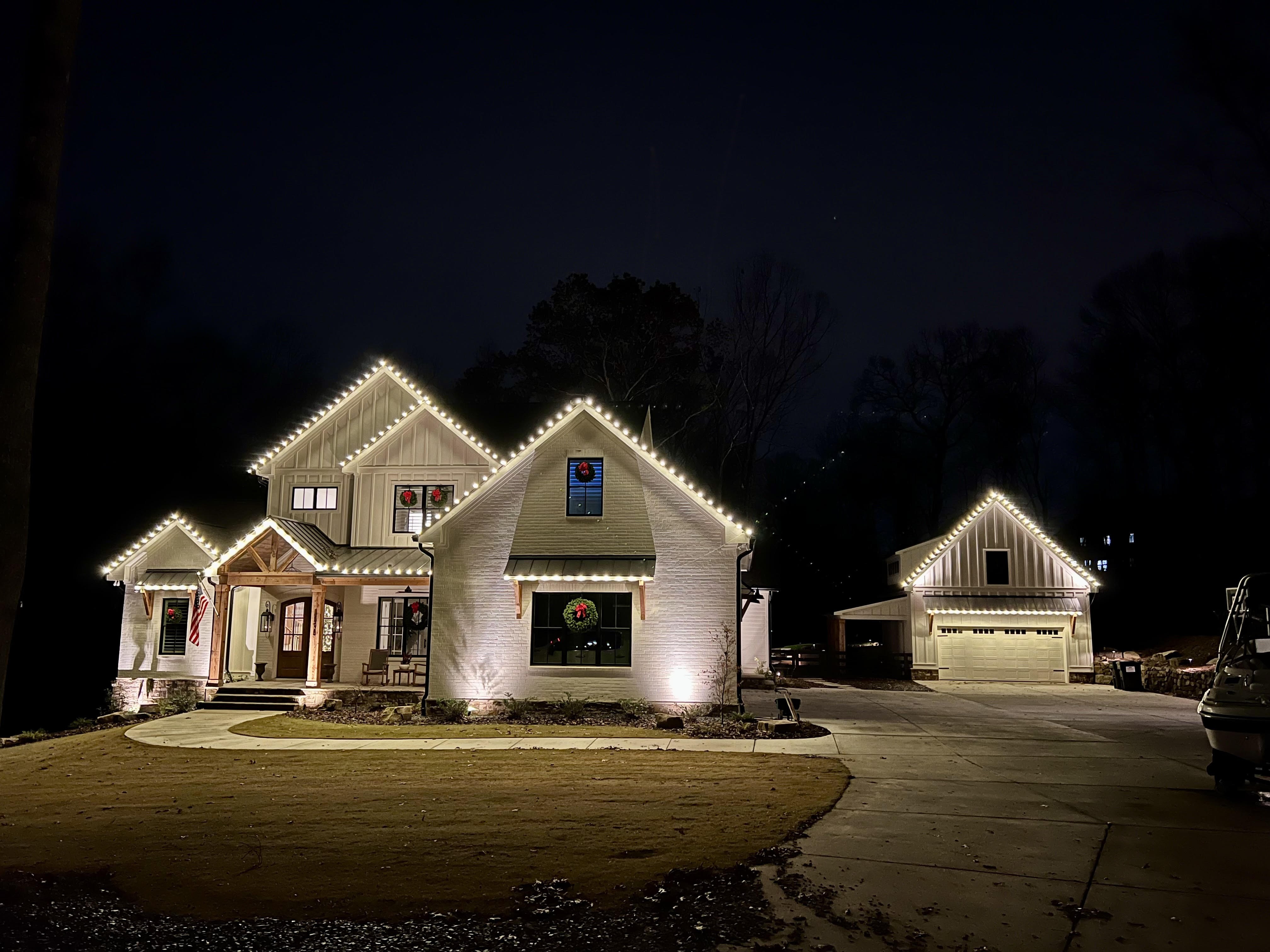 Holiday lighting installation