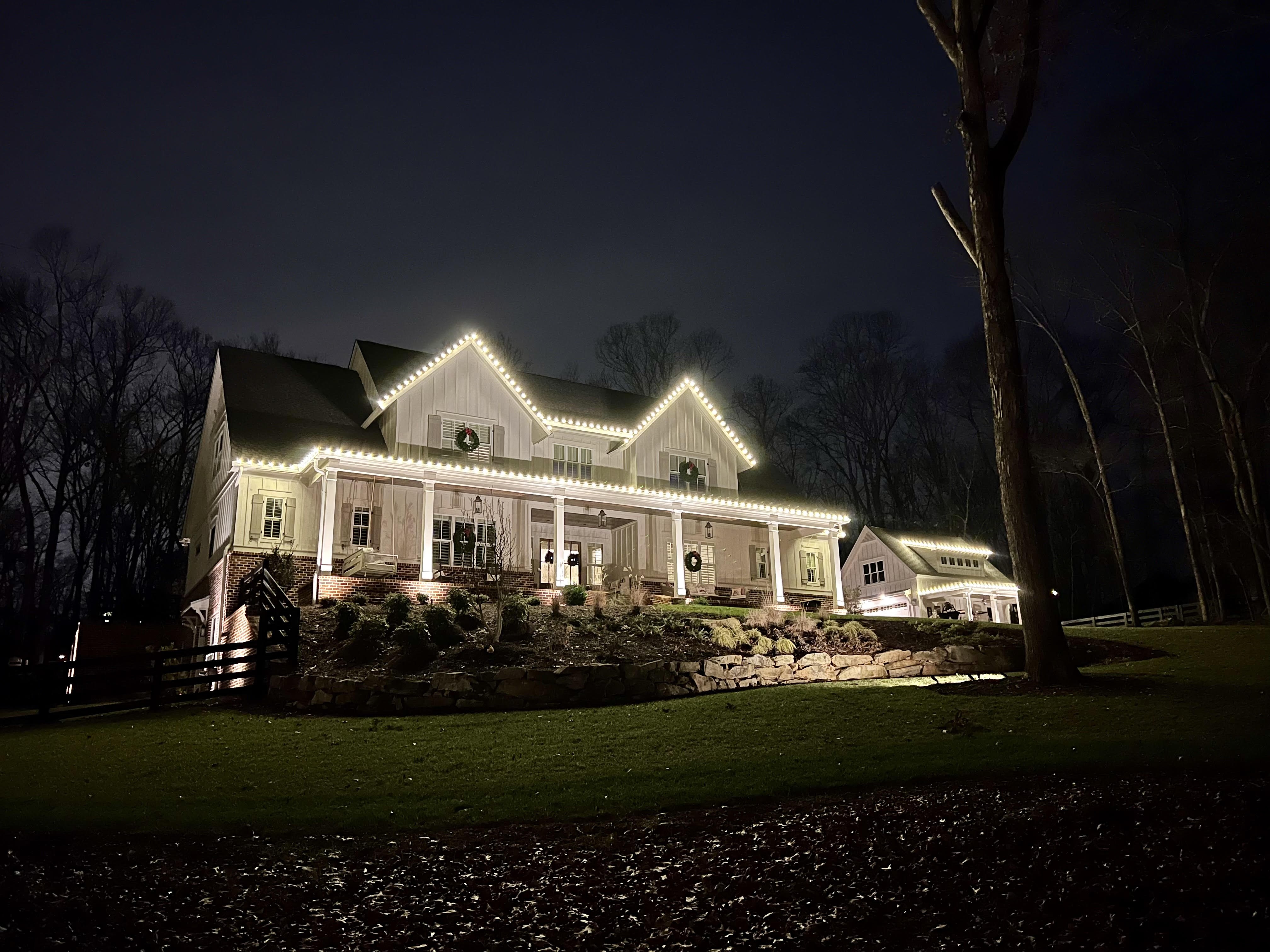 Holiday lighting installation