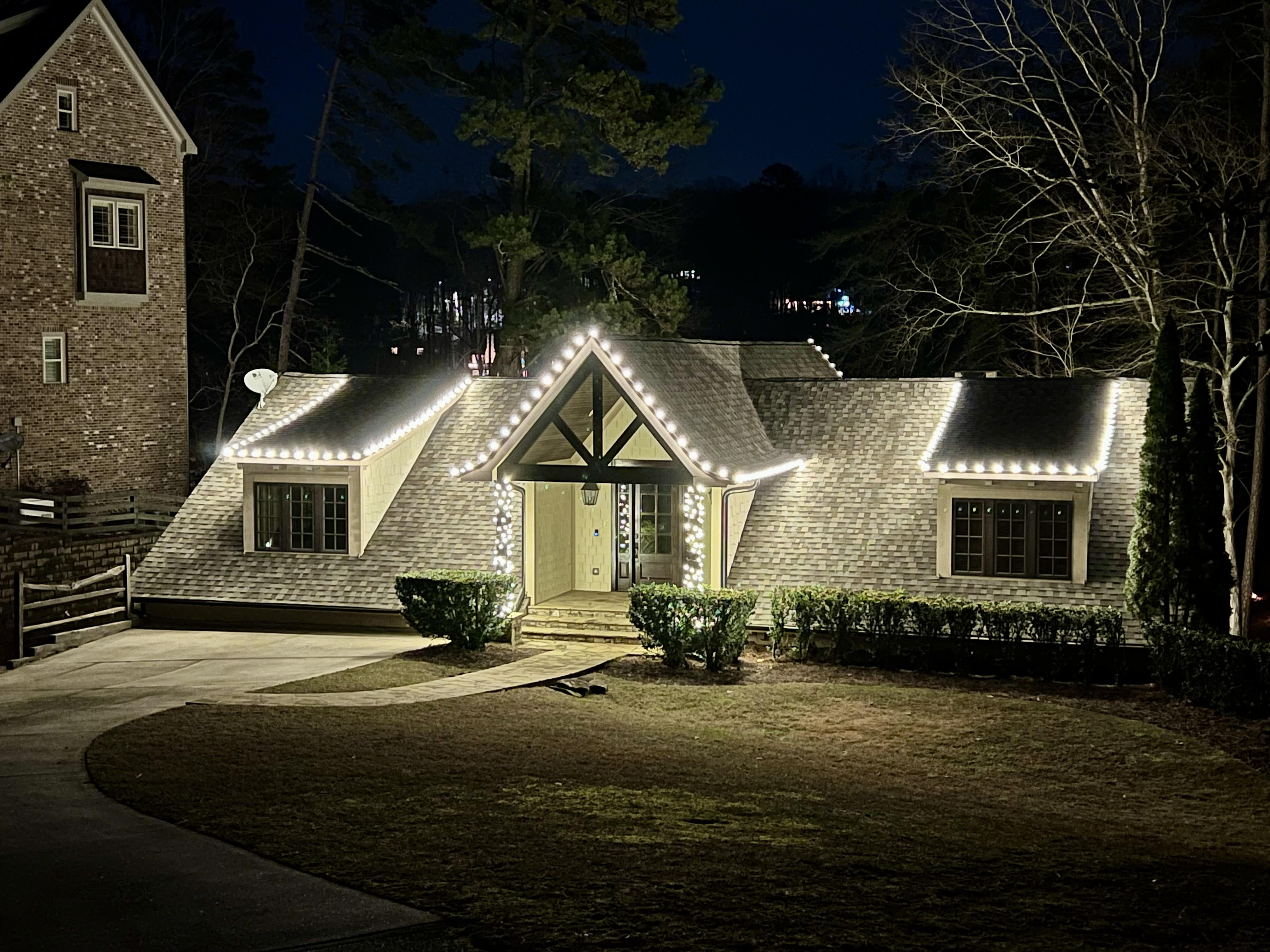 Holiday lighting installation