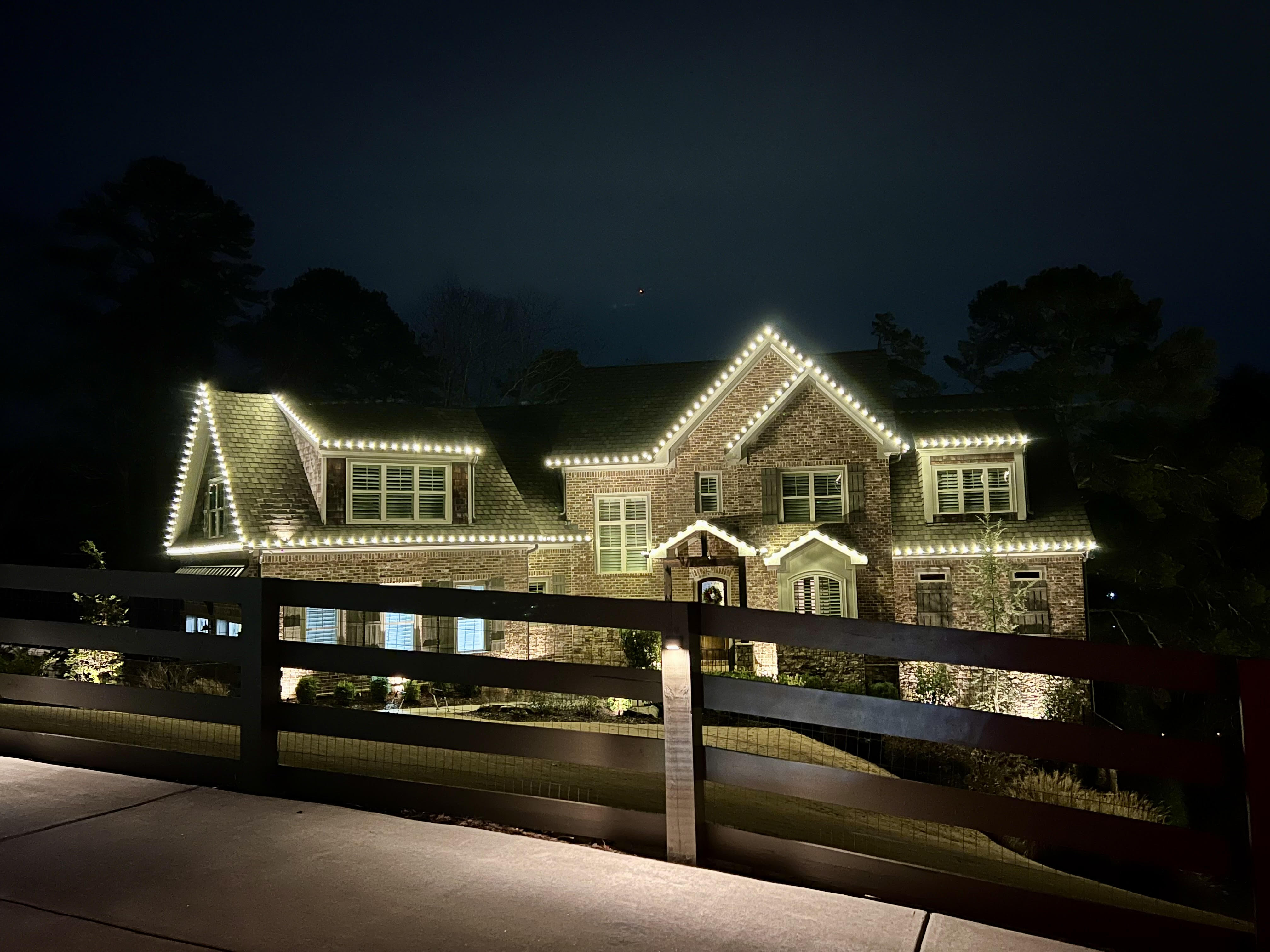 Holiday lighting installation