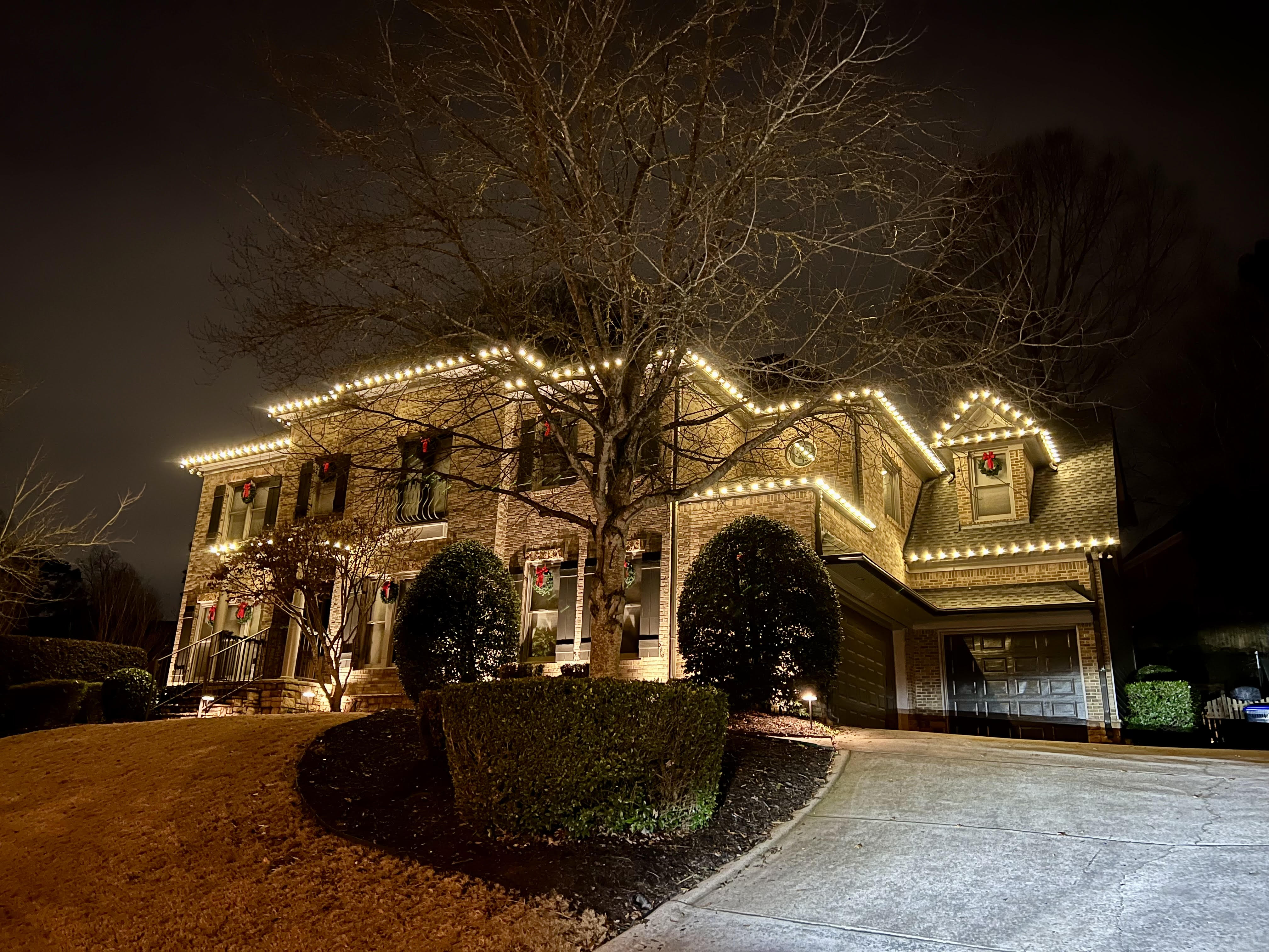 Holiday lighting installation