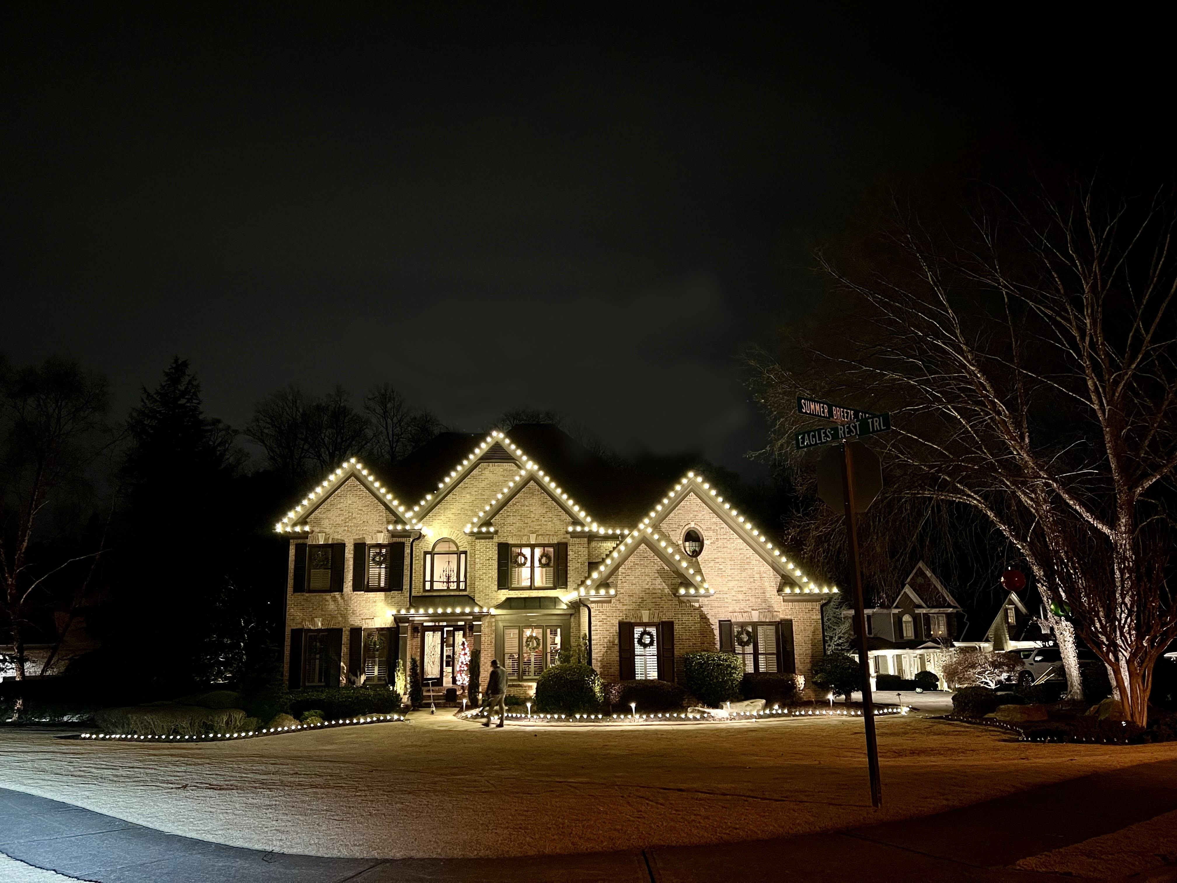 Holiday lighting installation