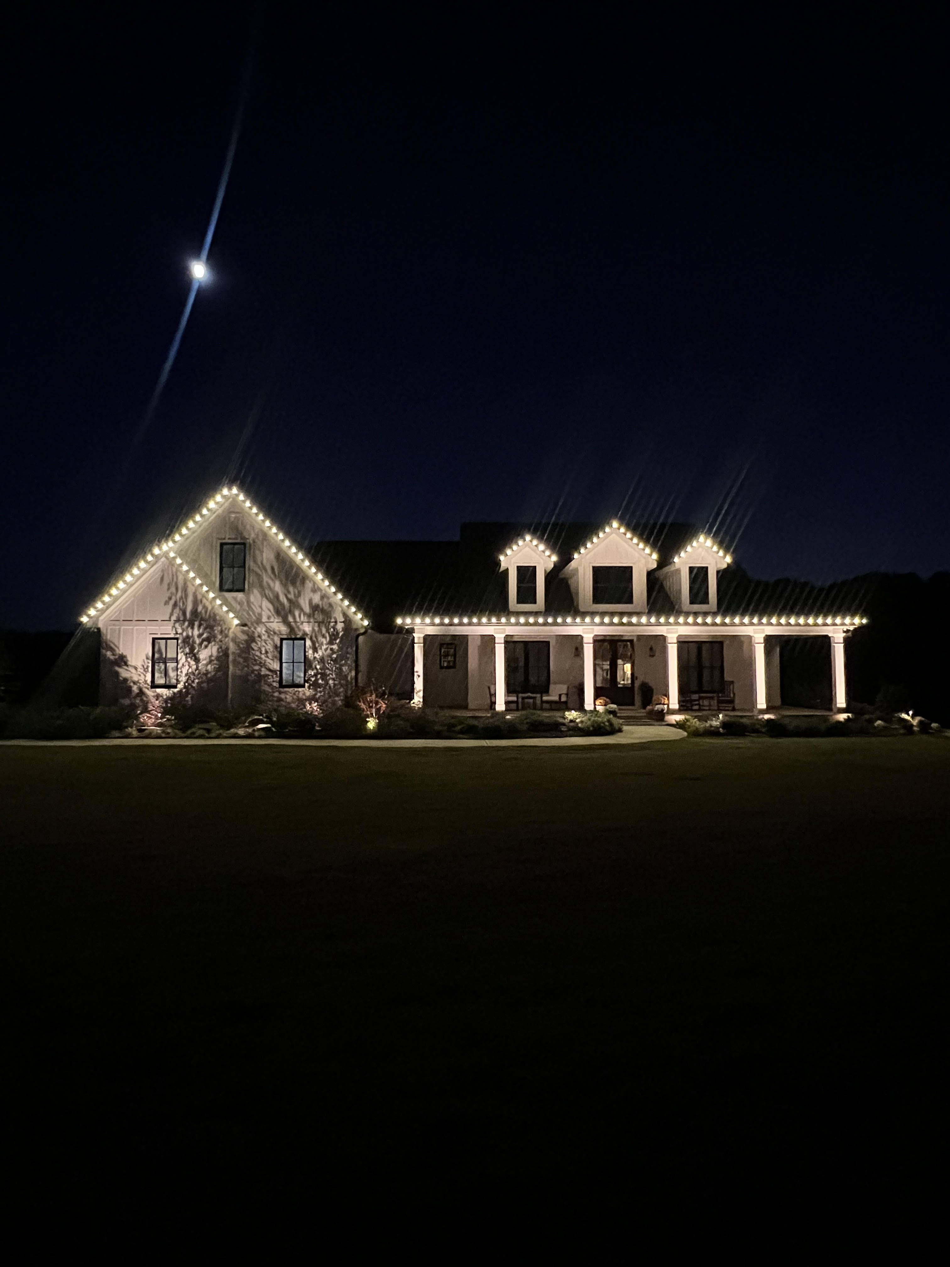 Holiday lighting installation