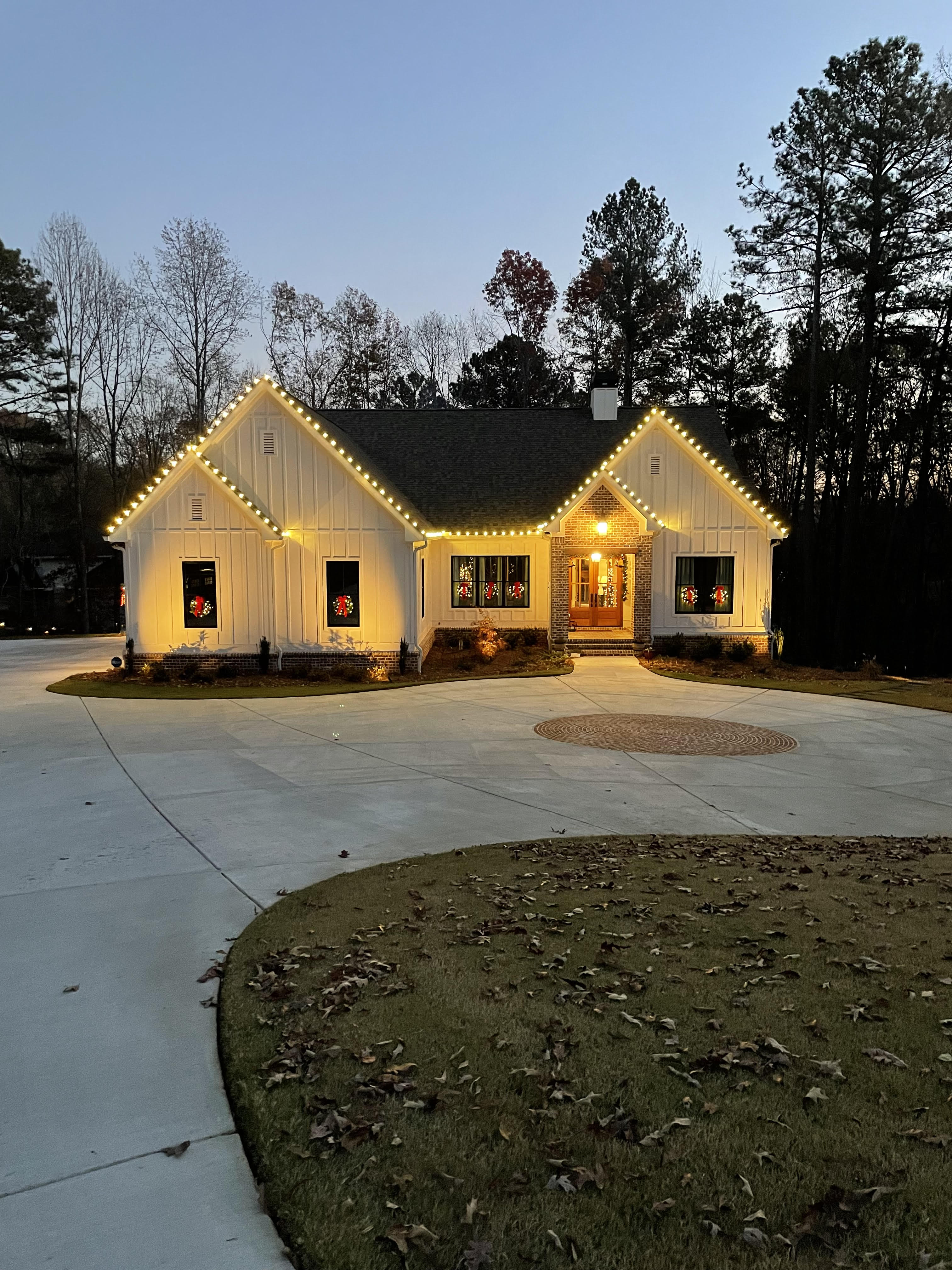 Holiday lighting installation